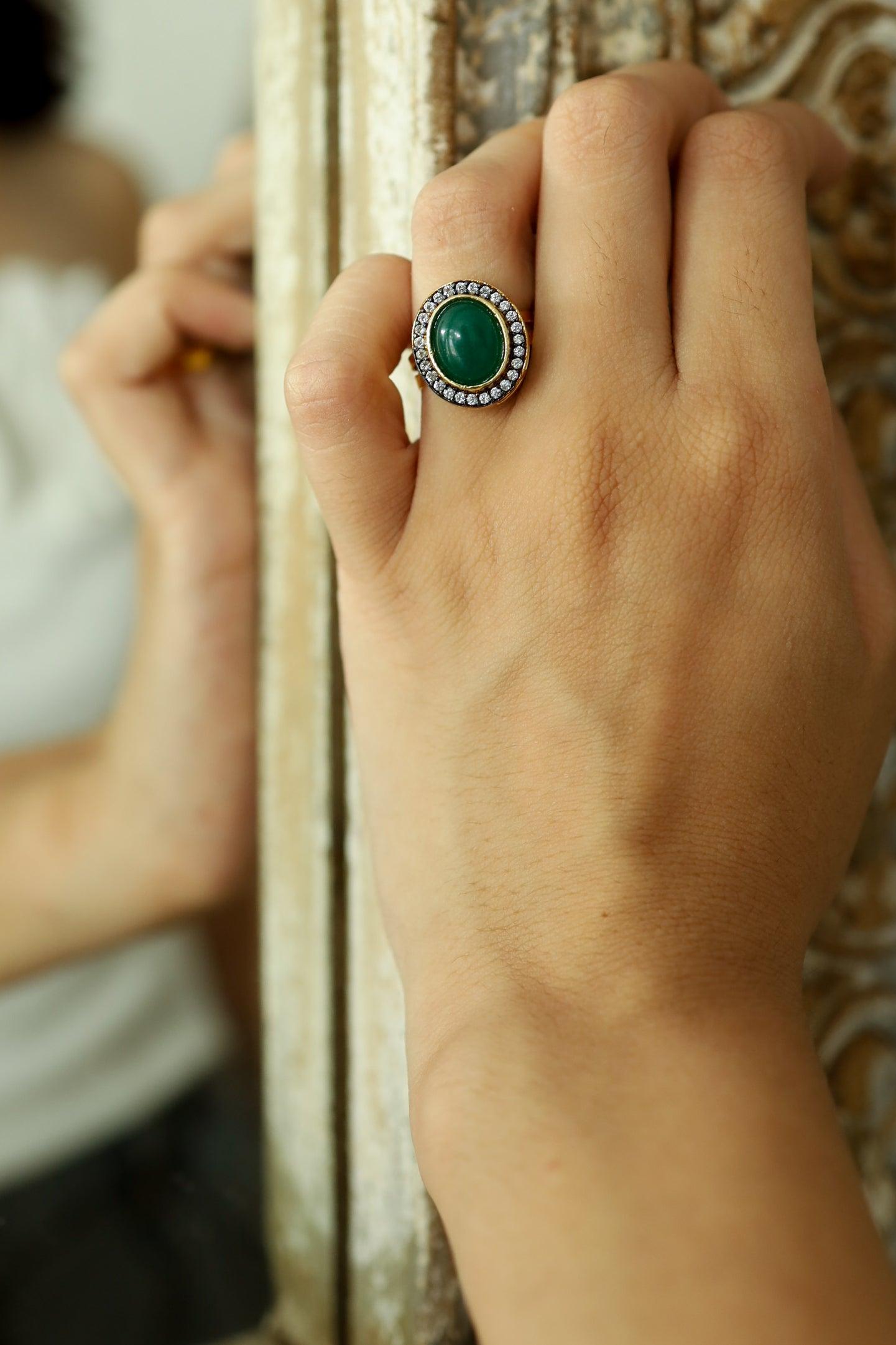 Green Gem Radiance Ring - Dyulokha