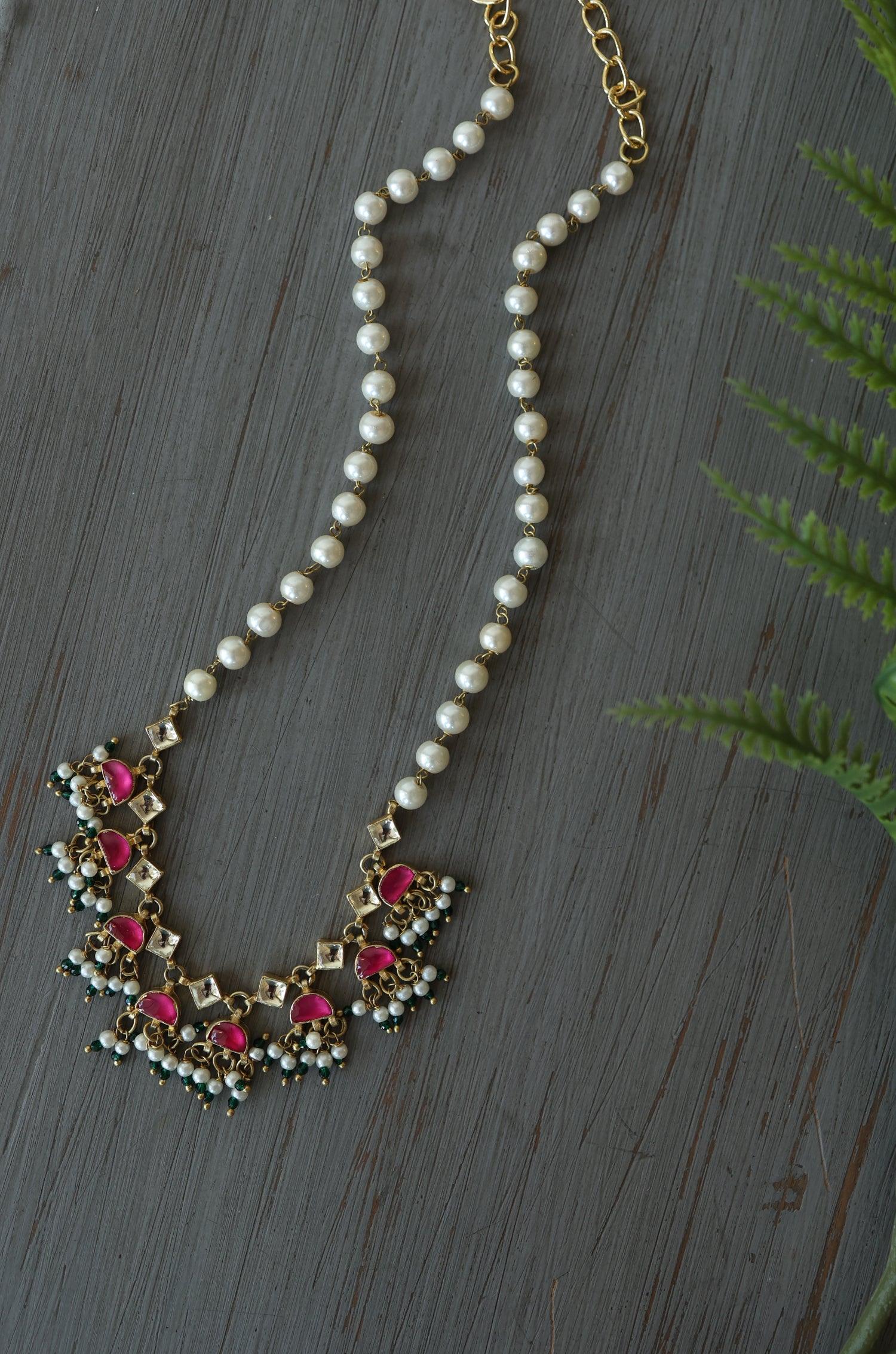 Lustrous Pearl Necklace - Dyulokha