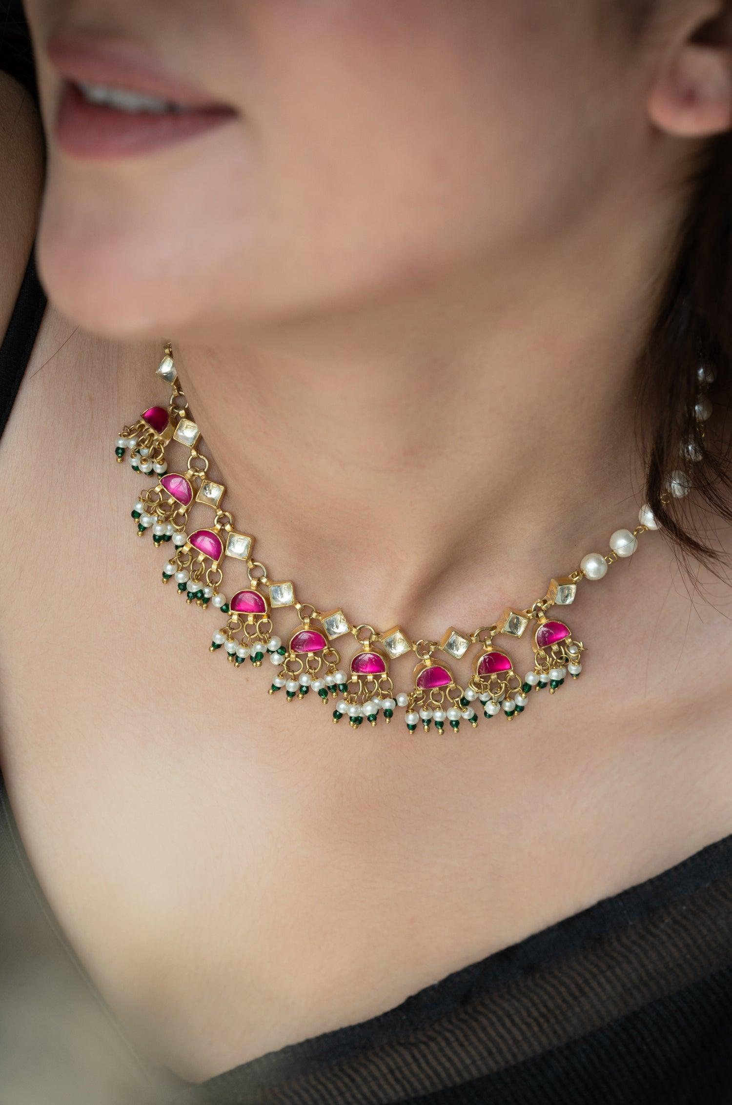 Lustrous Pearl Necklace - Dyulokha