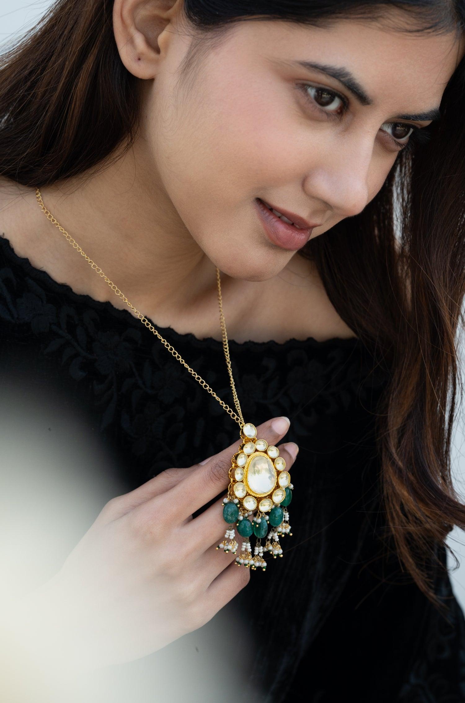 Kundan Pendant Necklace - Dyulokha