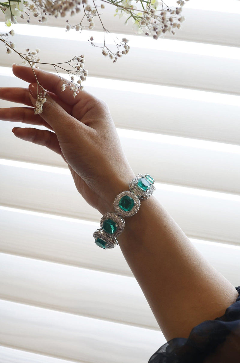 Emerald Green Glam Bracelet - Dyulokha