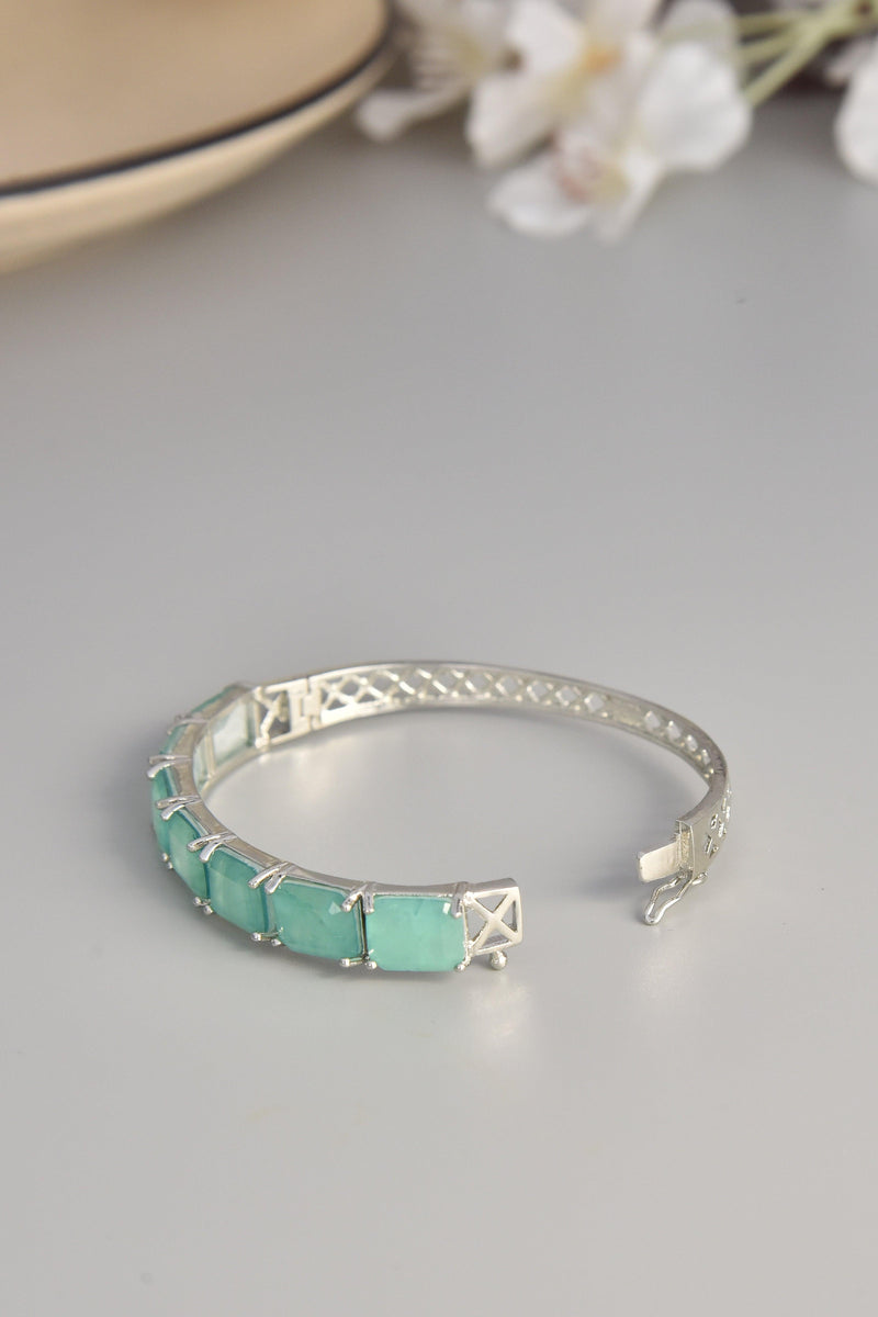 Emerald Whisper Bracelet - Dyulokha