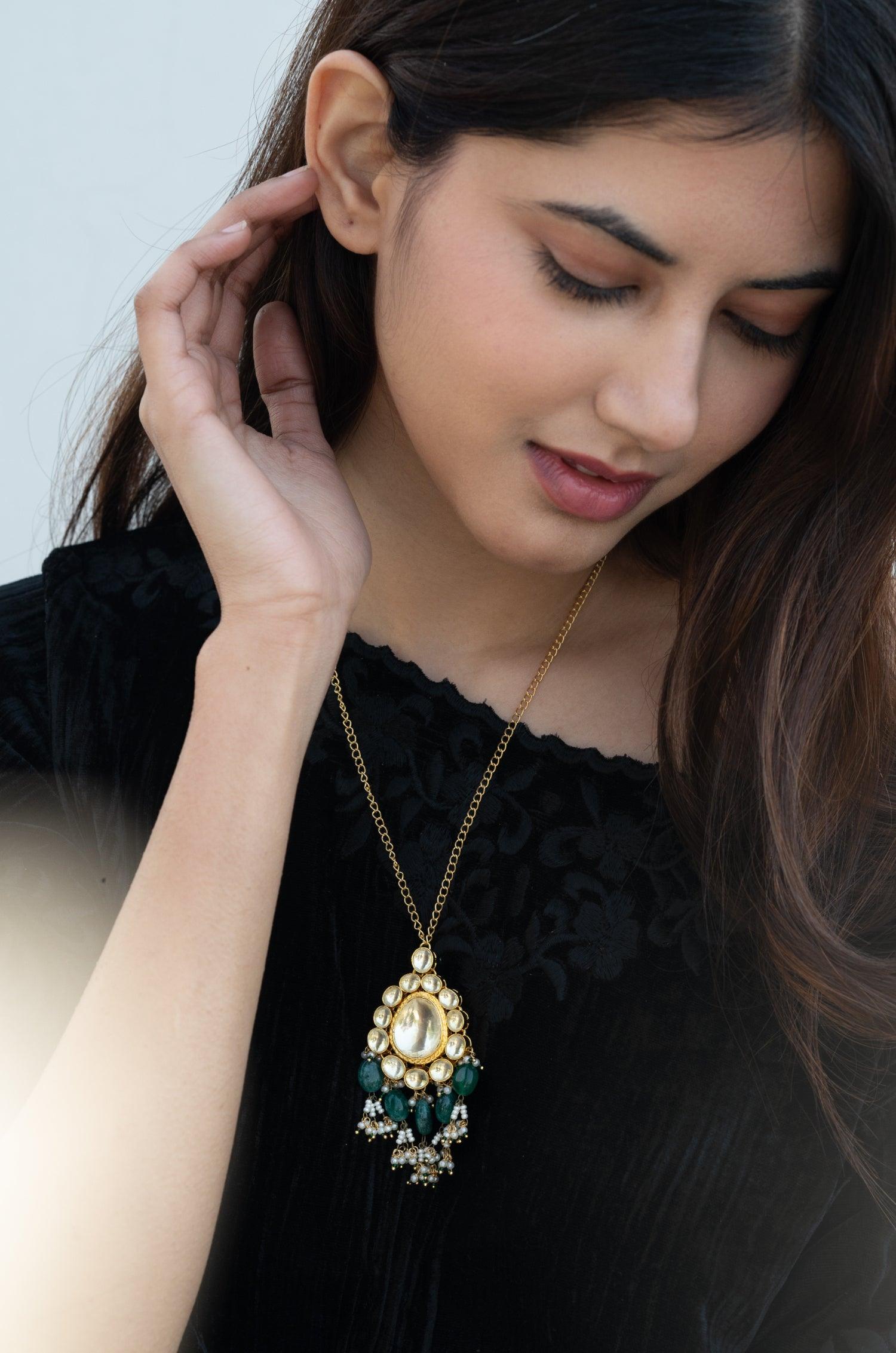 Kundan Pendant Necklace - Dyulokha