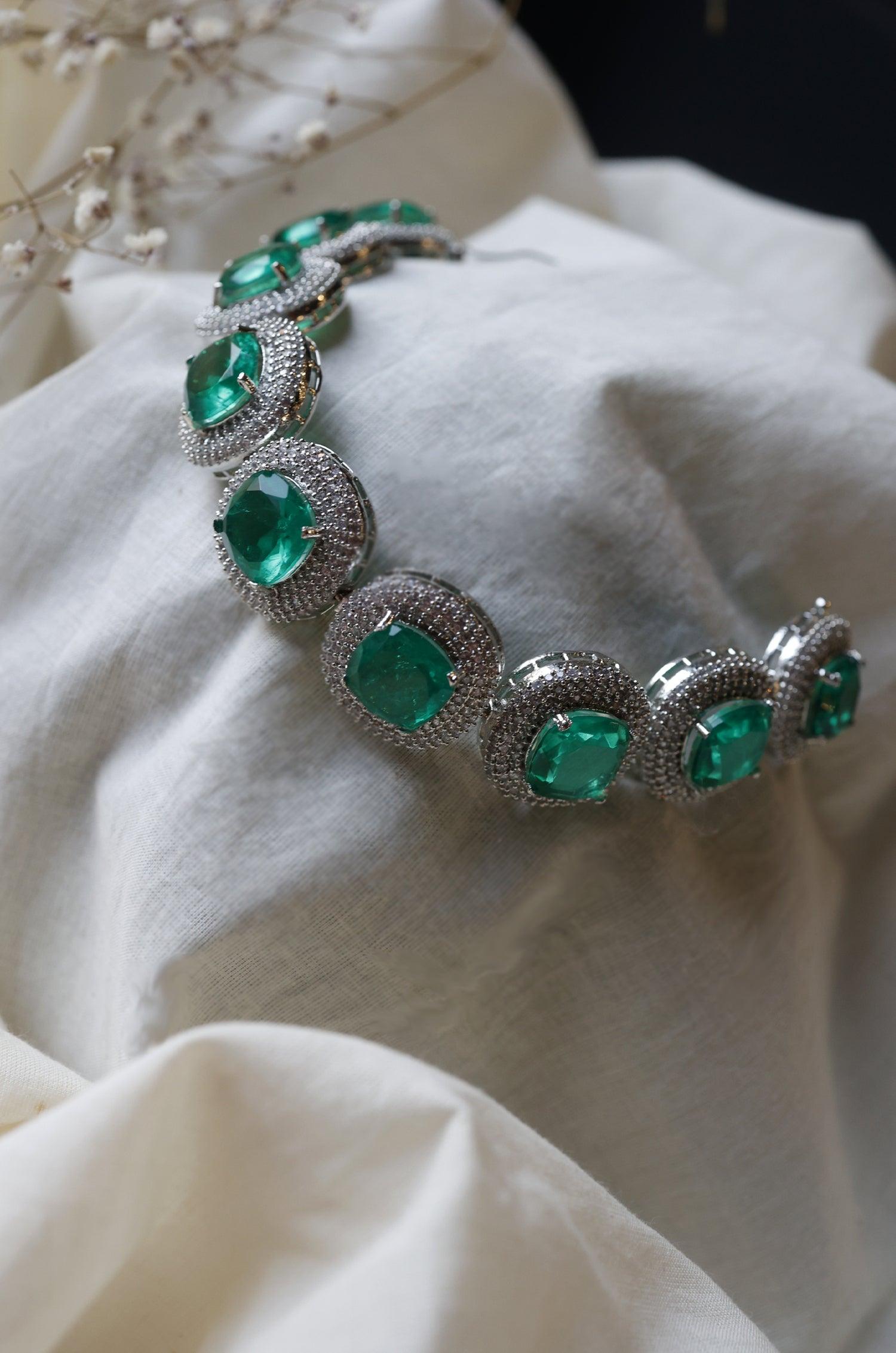 Emerald Green Glam Bracelet - Dyulokha