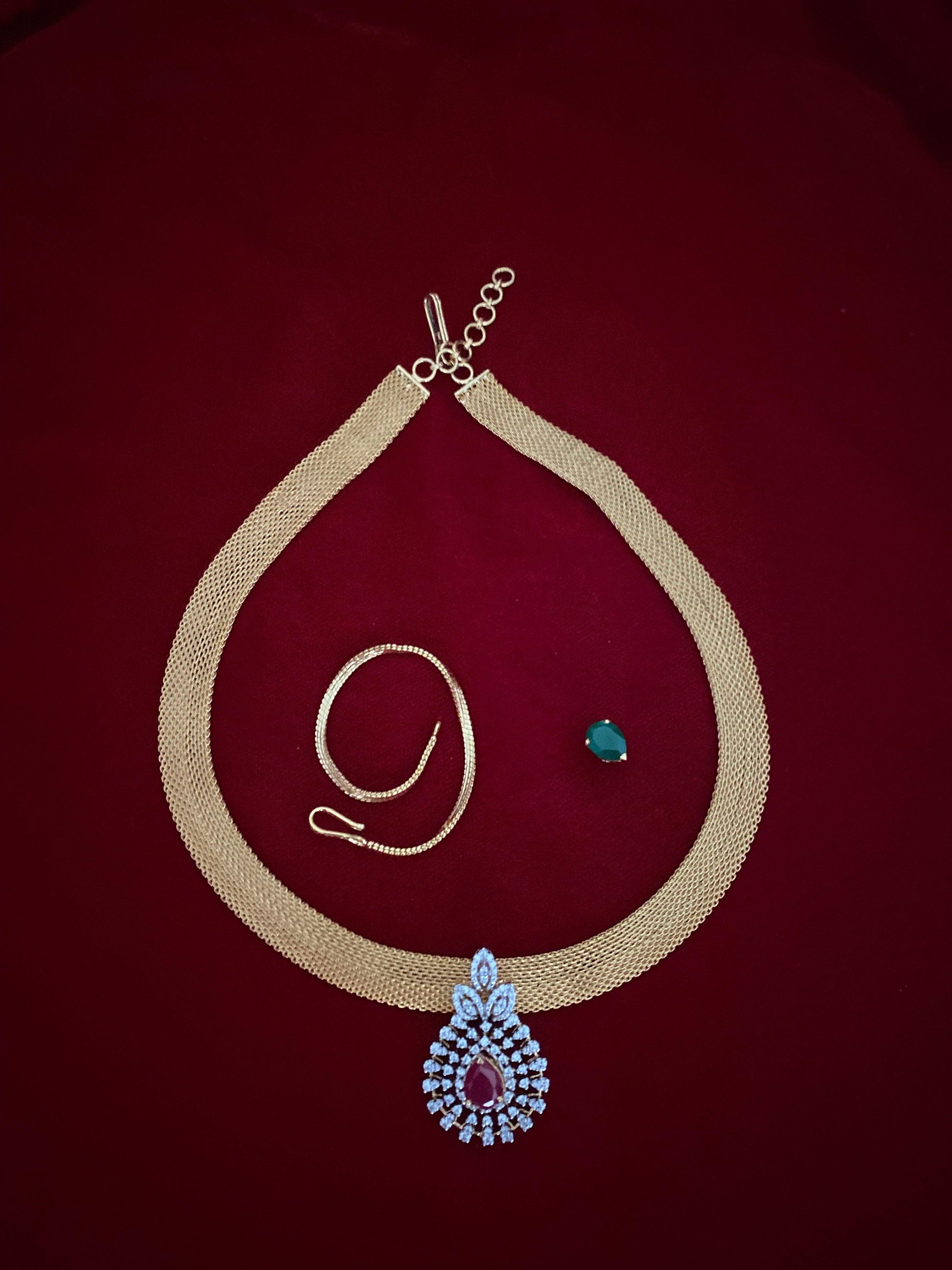Dual Delight Necklace with Pendant & Maangtika Set - Dyulokha
