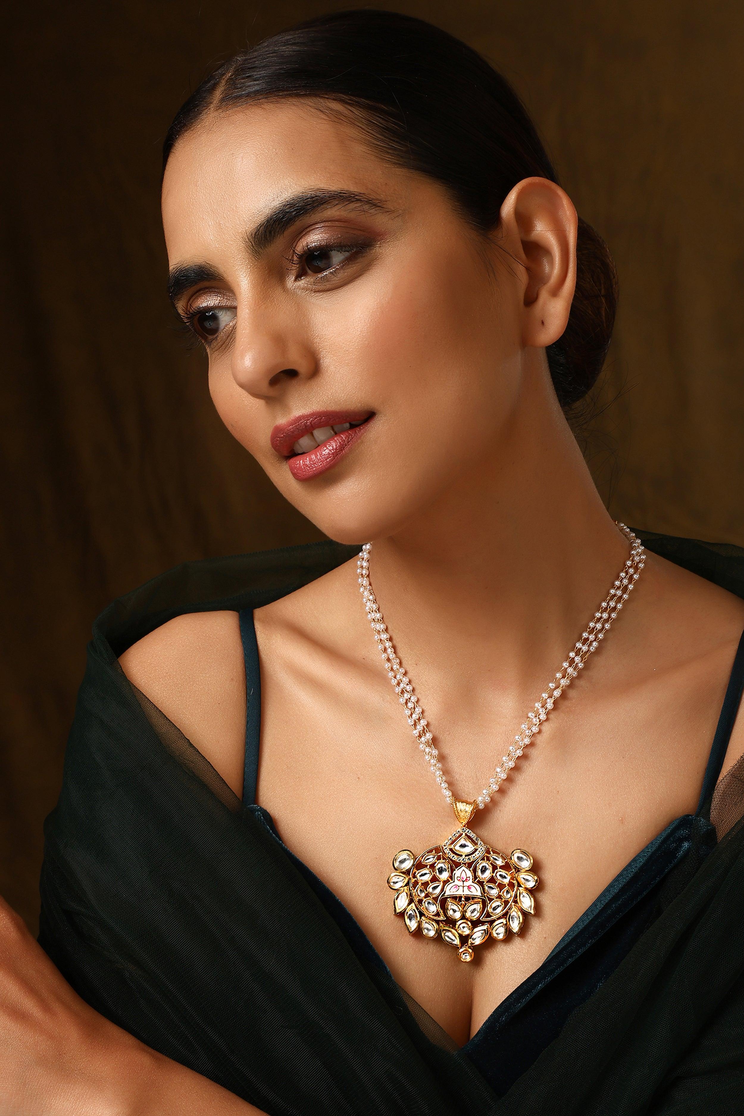 Lustrous Ivory Kundan Pendant Necklace - Dyulokha