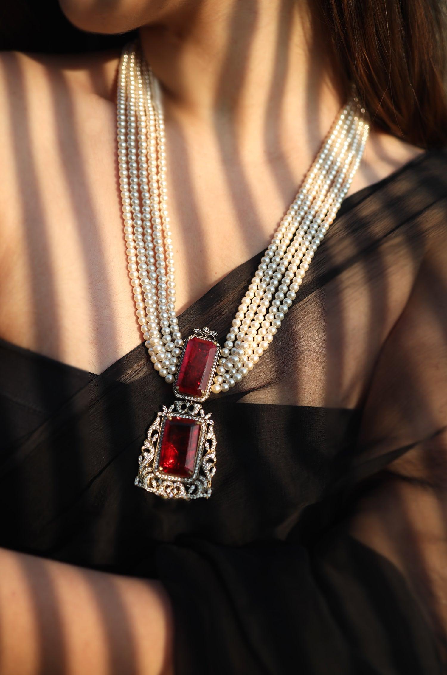 Pearl Crimson Pendant Necklace - Dyulokha