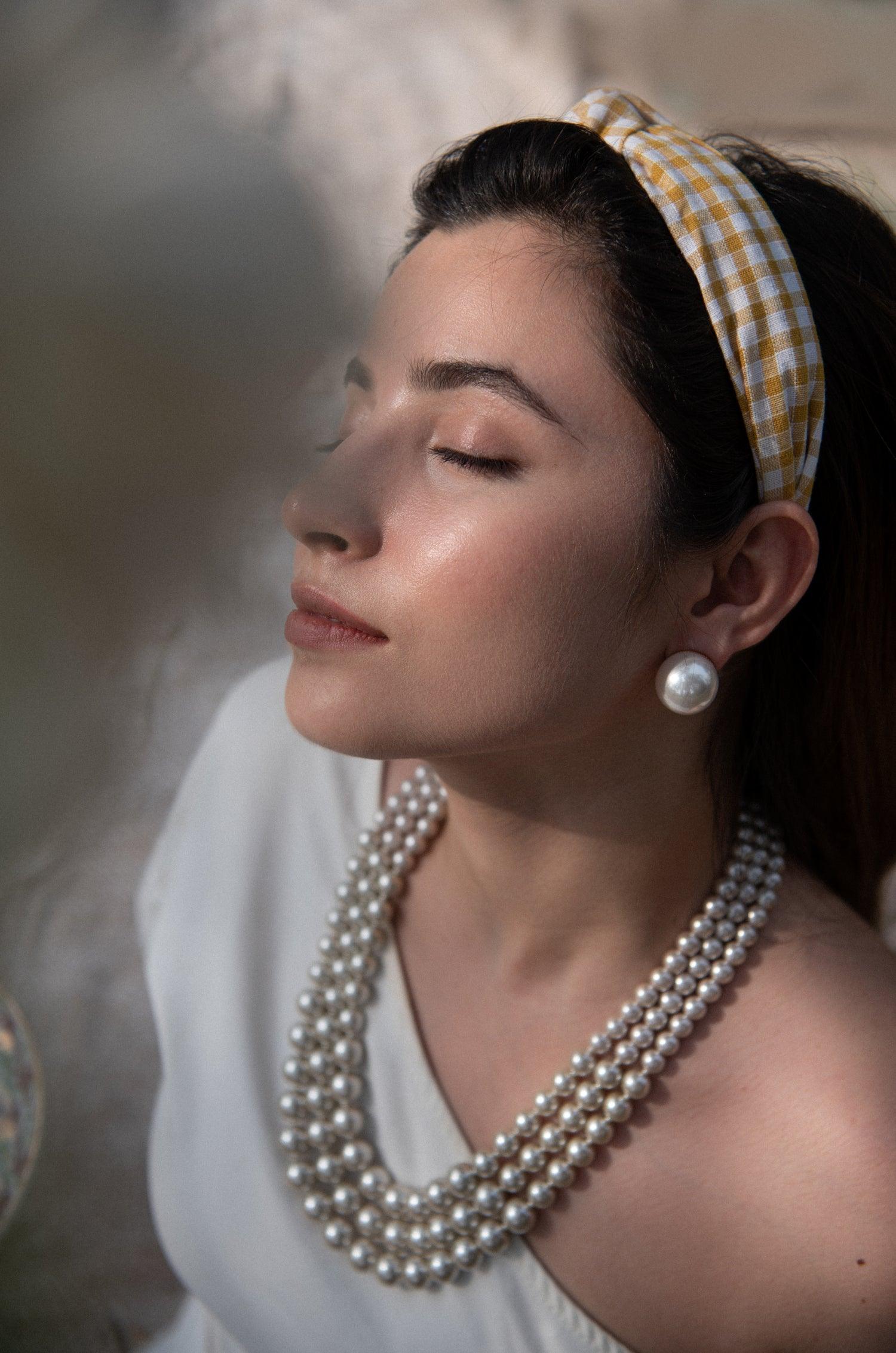 Off-White Pearl Cascade Necklace - Dyulokha