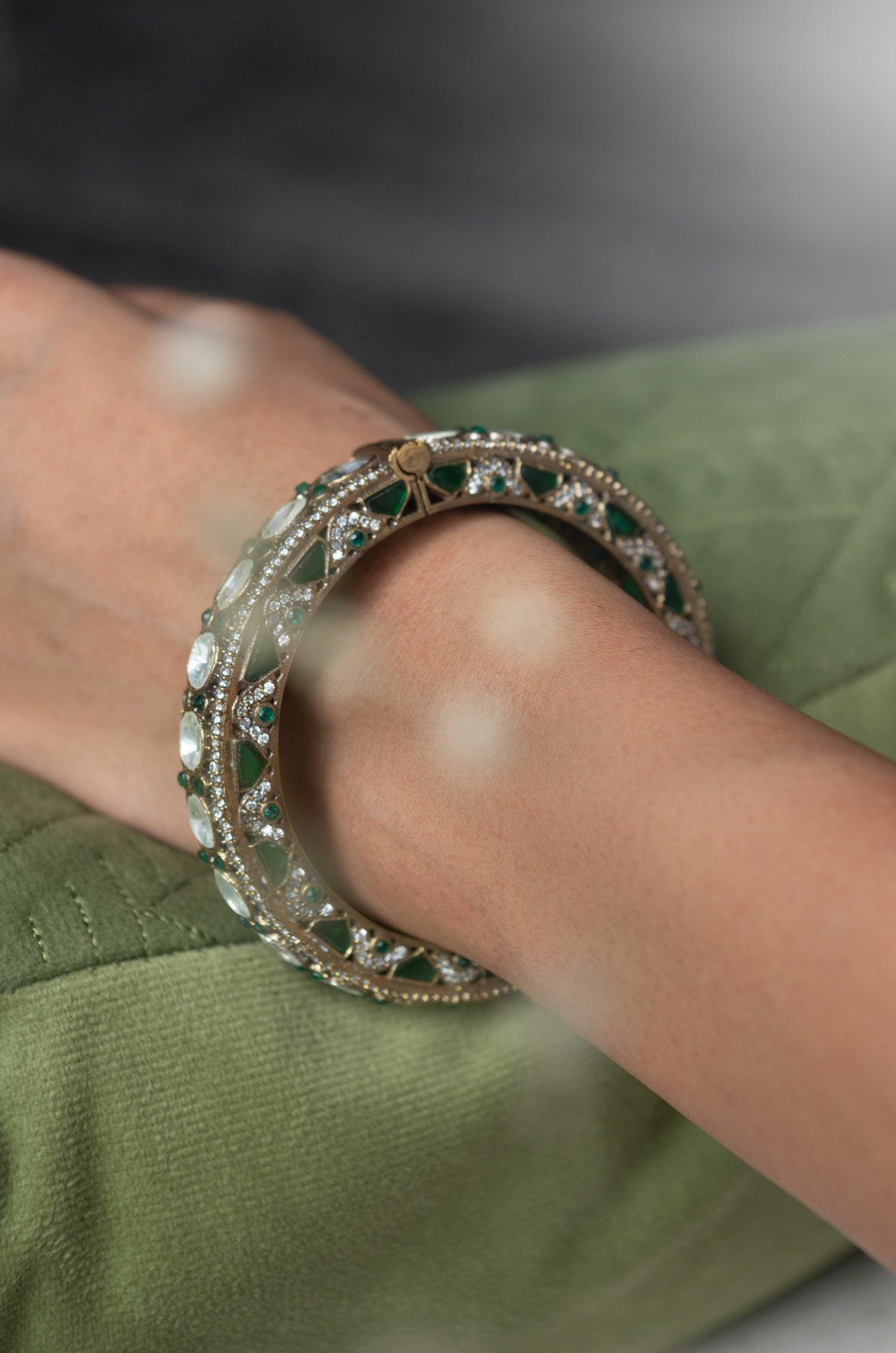 Emerald Polki Splendor Bangle - Dyulokha