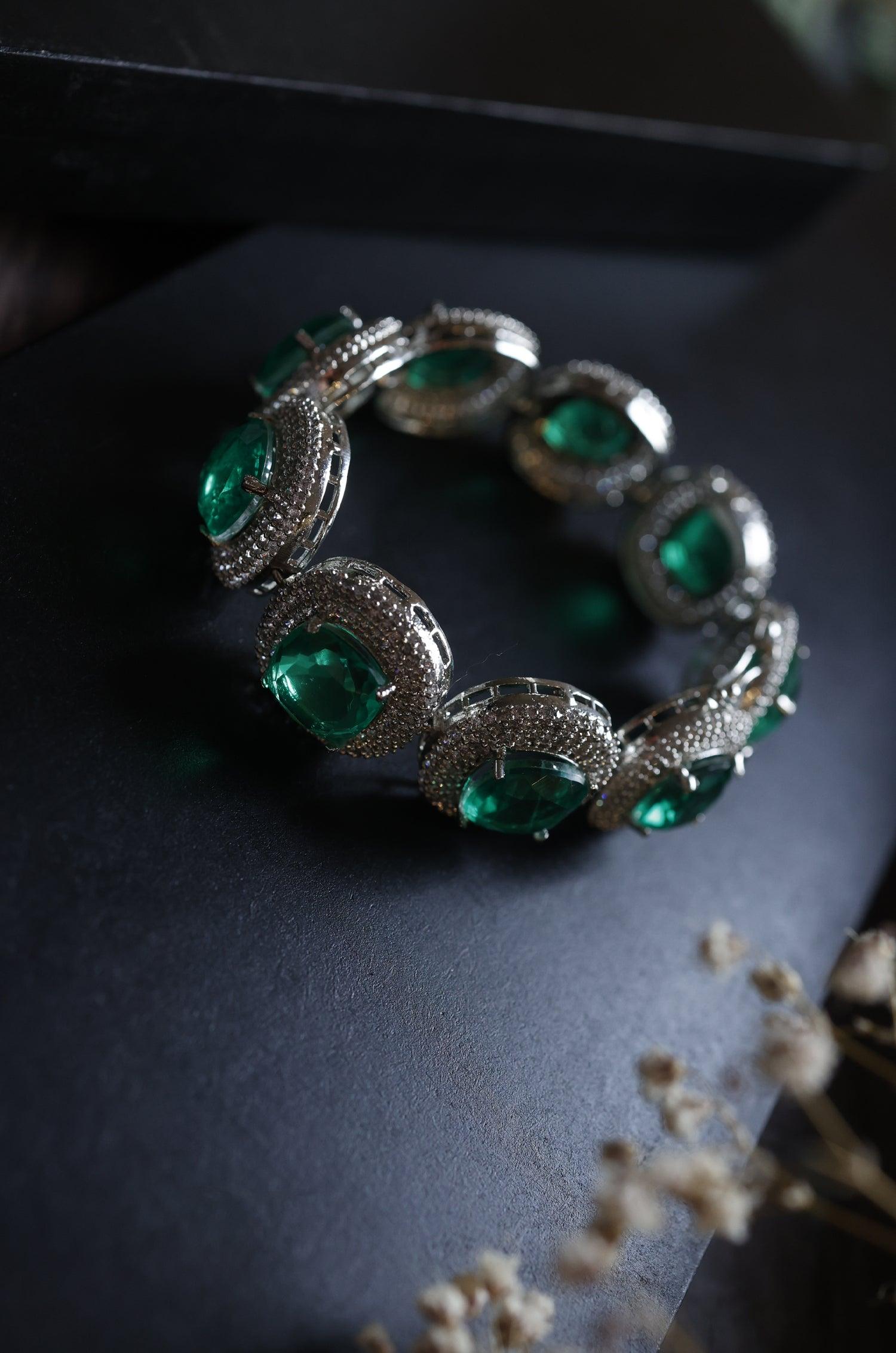 Emerald Green Glam Bracelet - Dyulokha