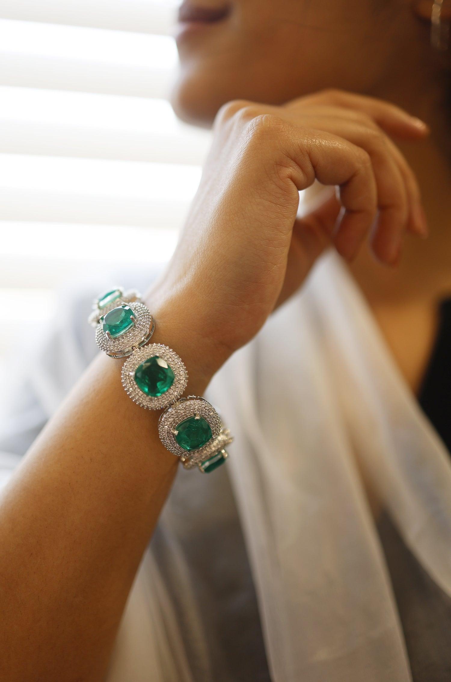 Emerald Green Glam Bracelet - Dyulokha