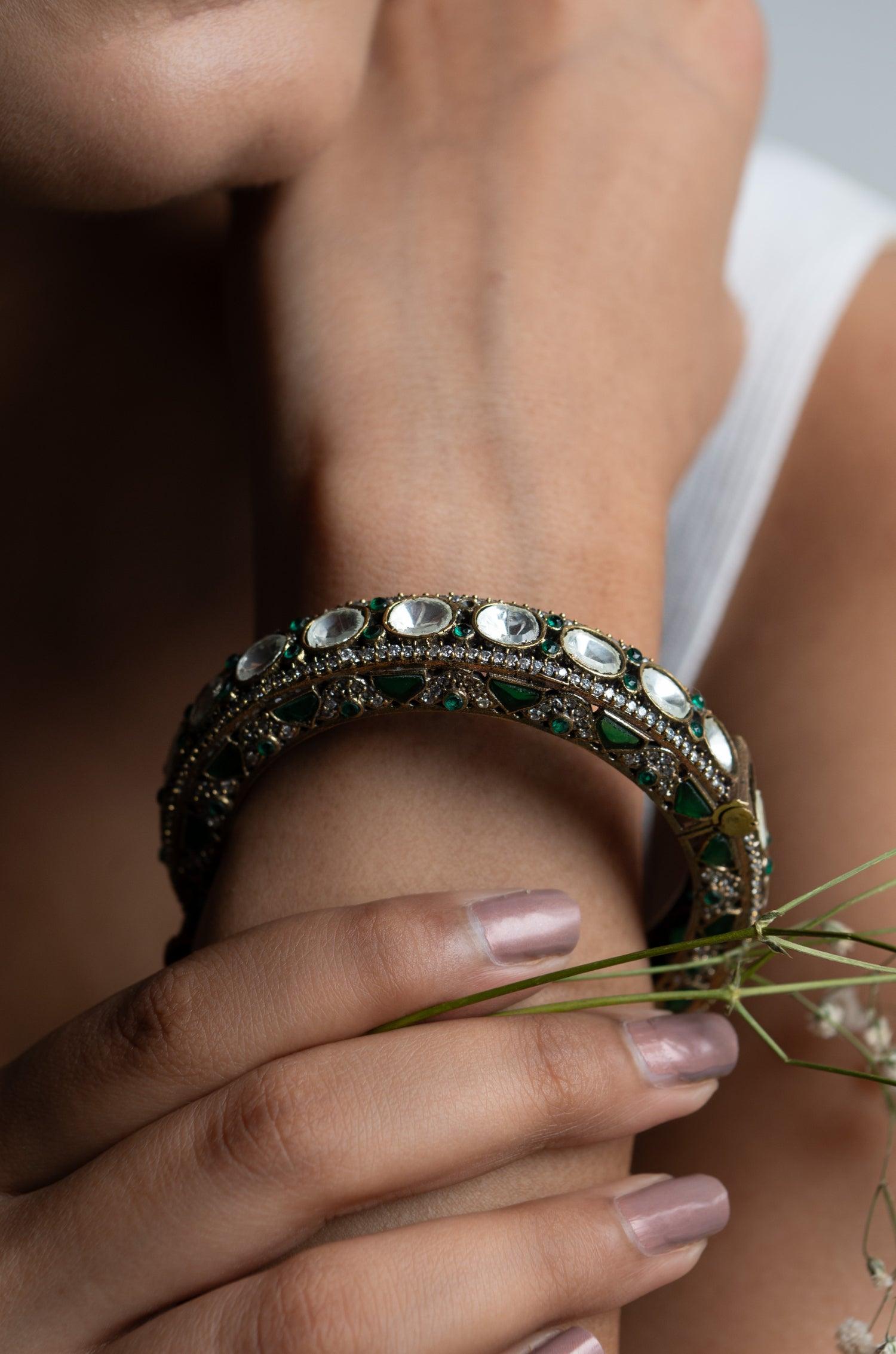 Emerald Polki Splendor Bangle - Dyulokha