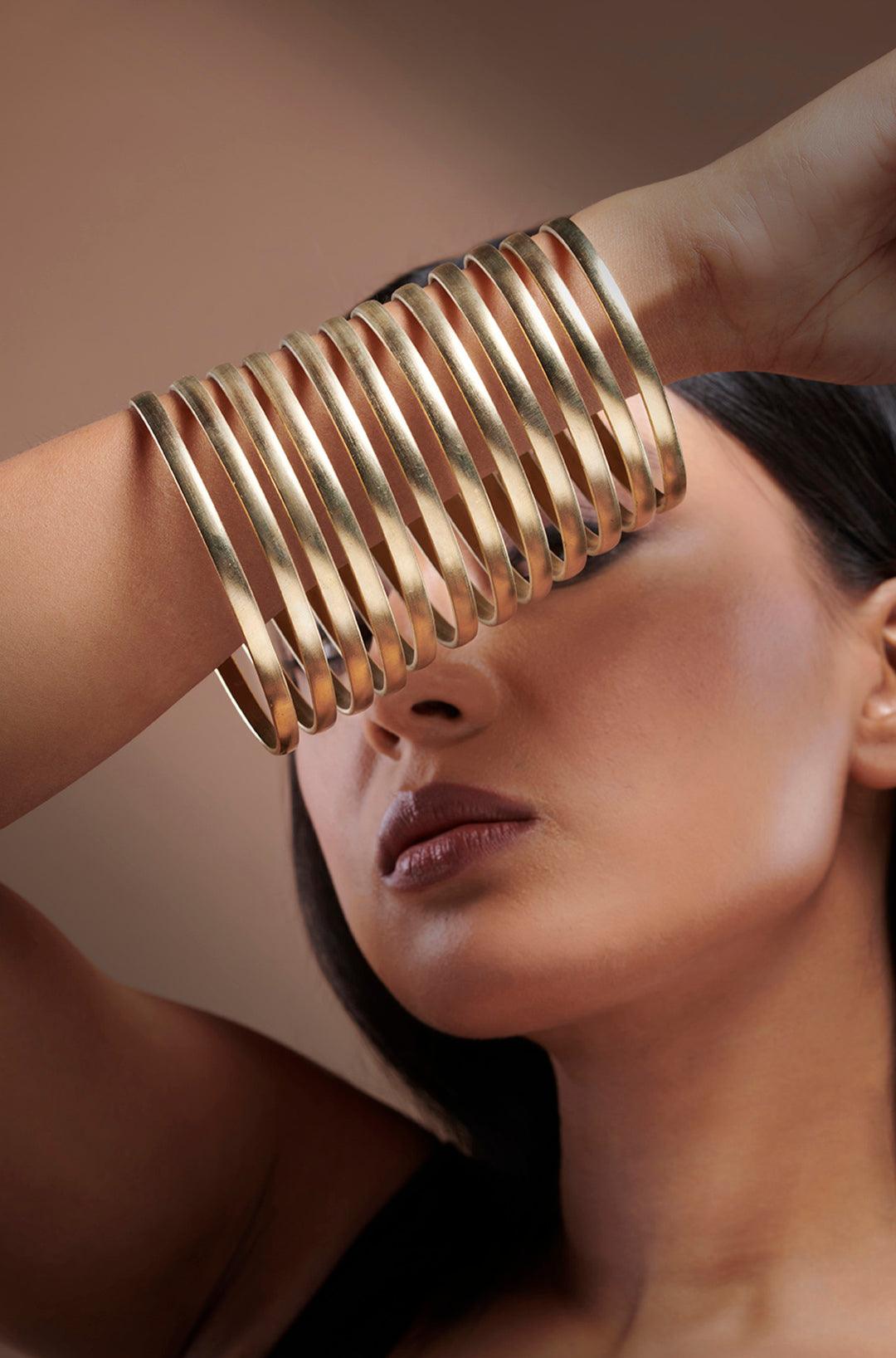 Chic Spirals Stylish Handcuff - Dyulokha