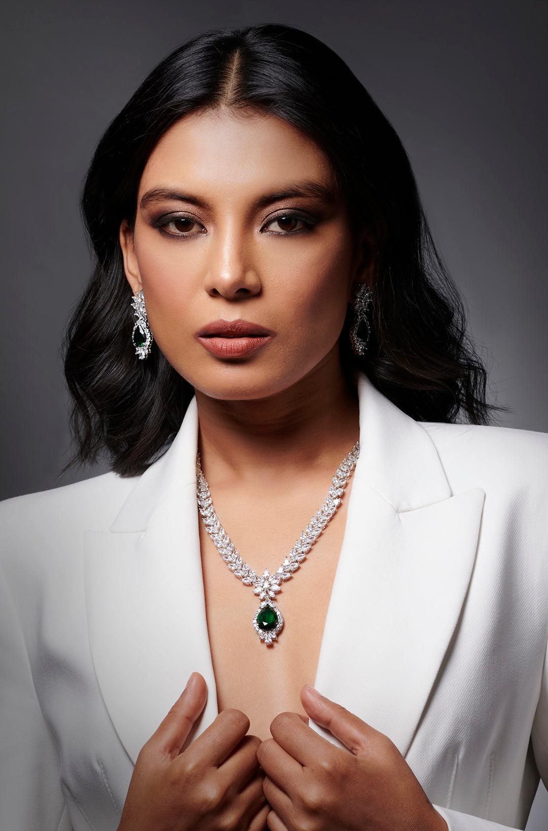 Emerald Glow Diamond Necklace Set - Dyulokha