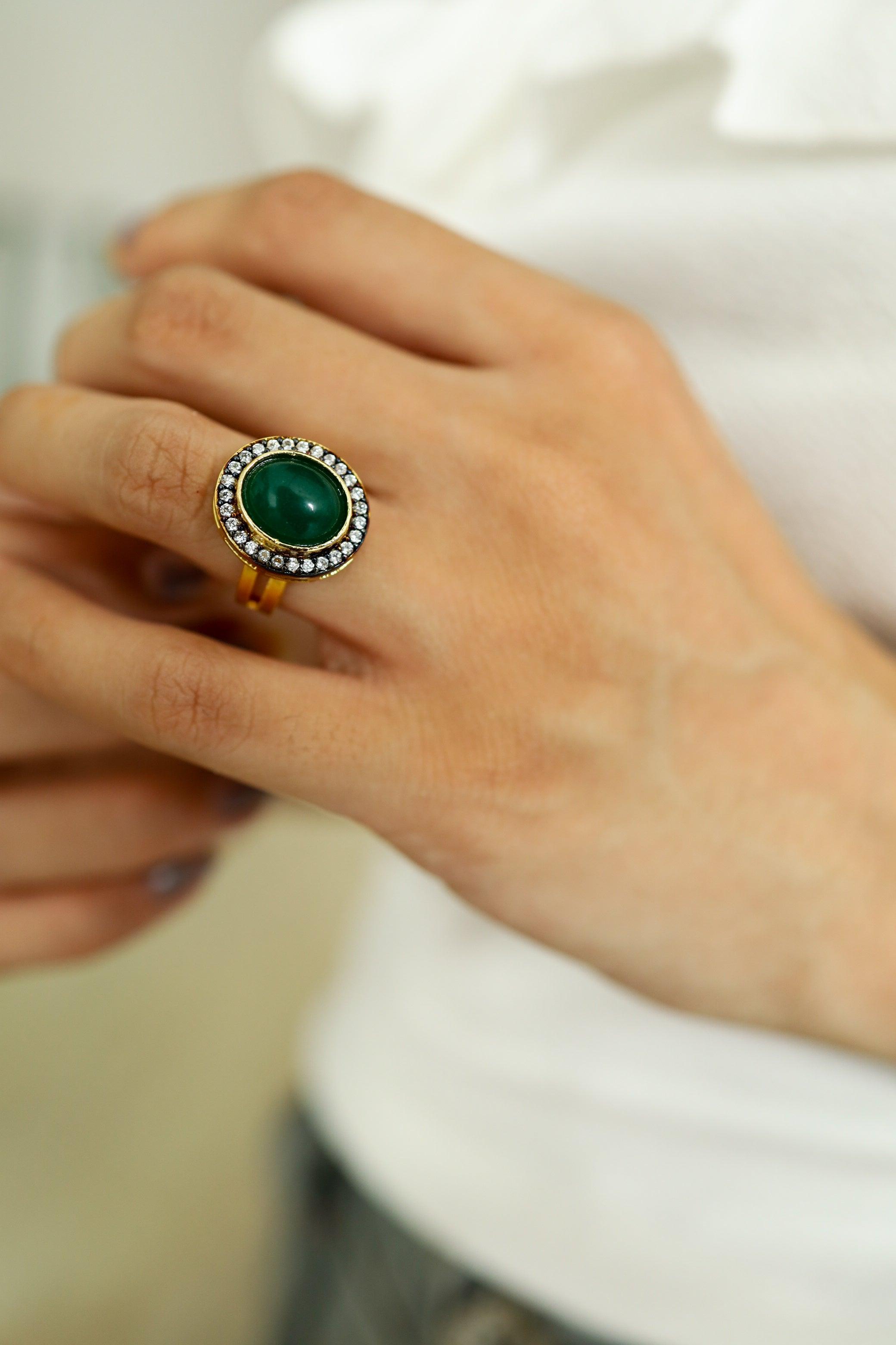Green Gem Radiance Ring - Dyulokha