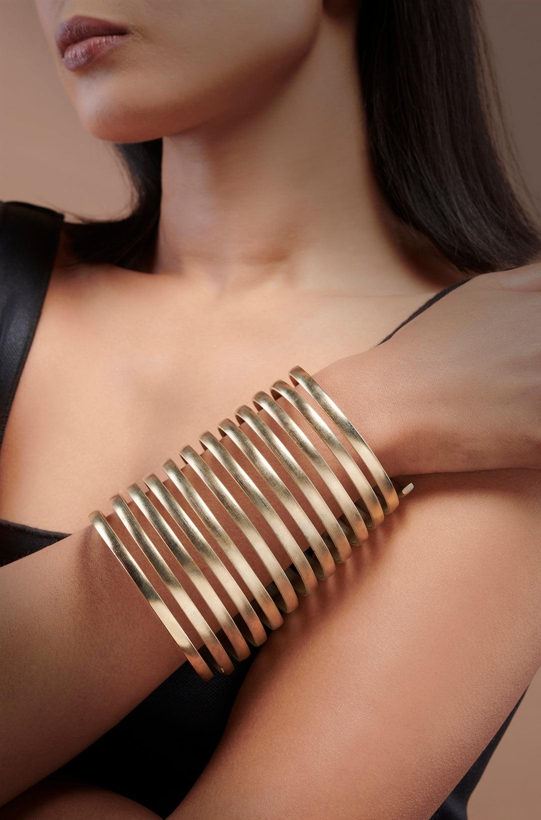 Chic Spirals Stylish Handcuff - Dyulokha