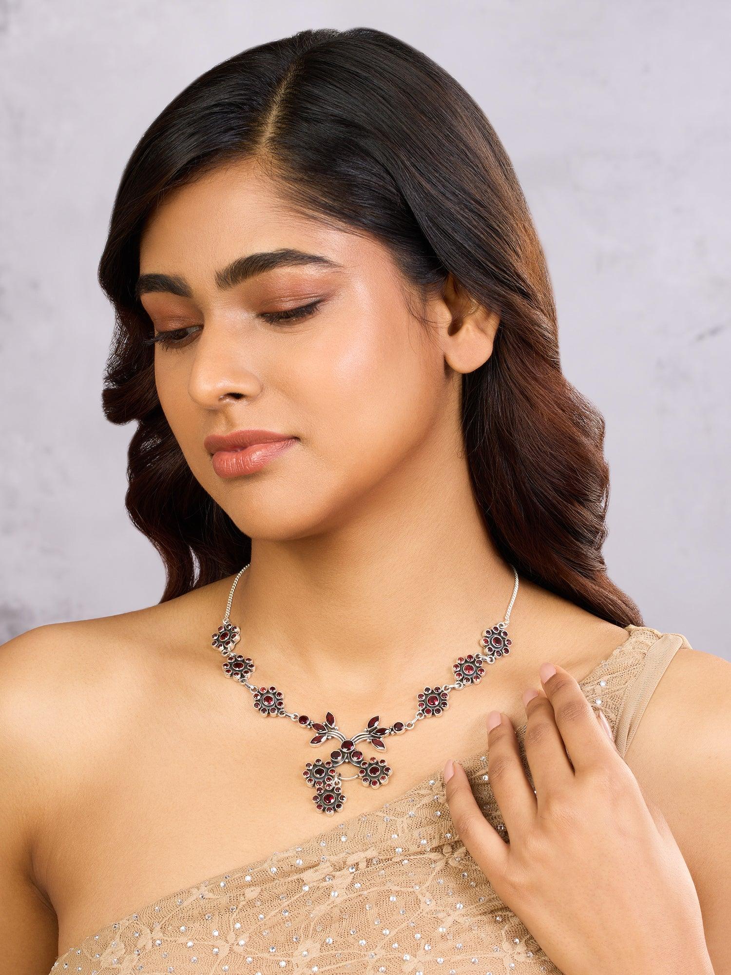 Petal Perfection Flowery Garnet Necklace - Dyulokha