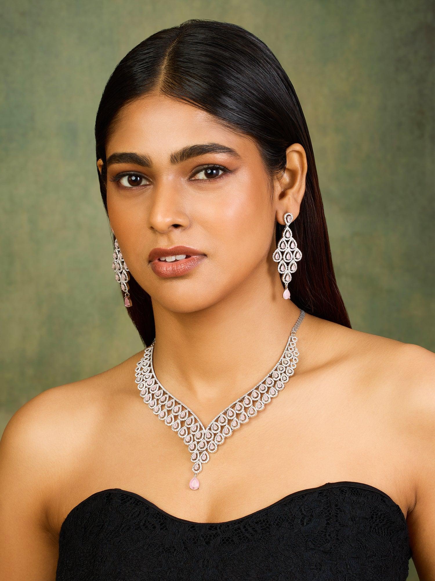 Feminine Flair Necklace set - Dyulokha
