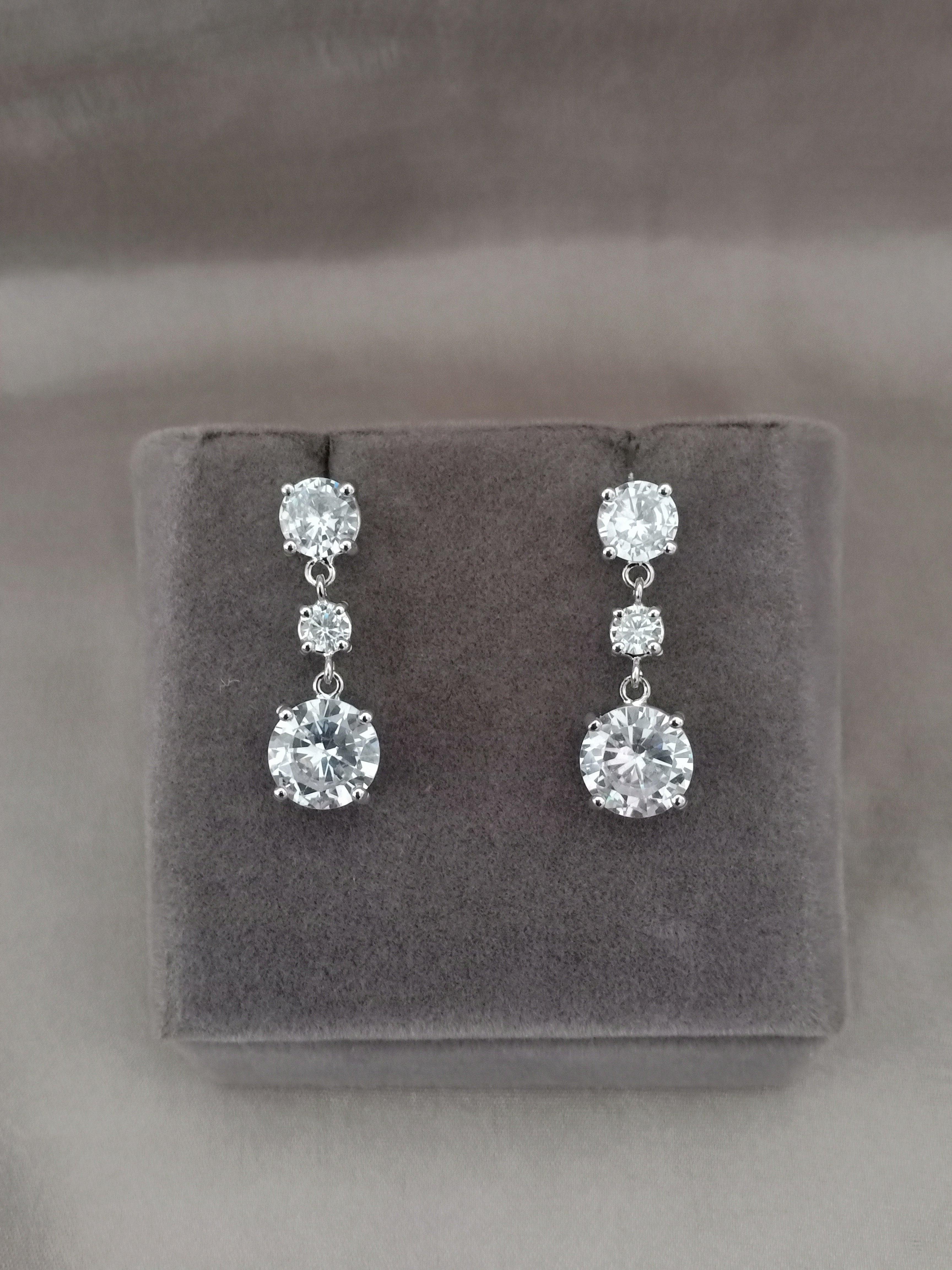 Solitaire Sparkle Earrings - Dyulokha