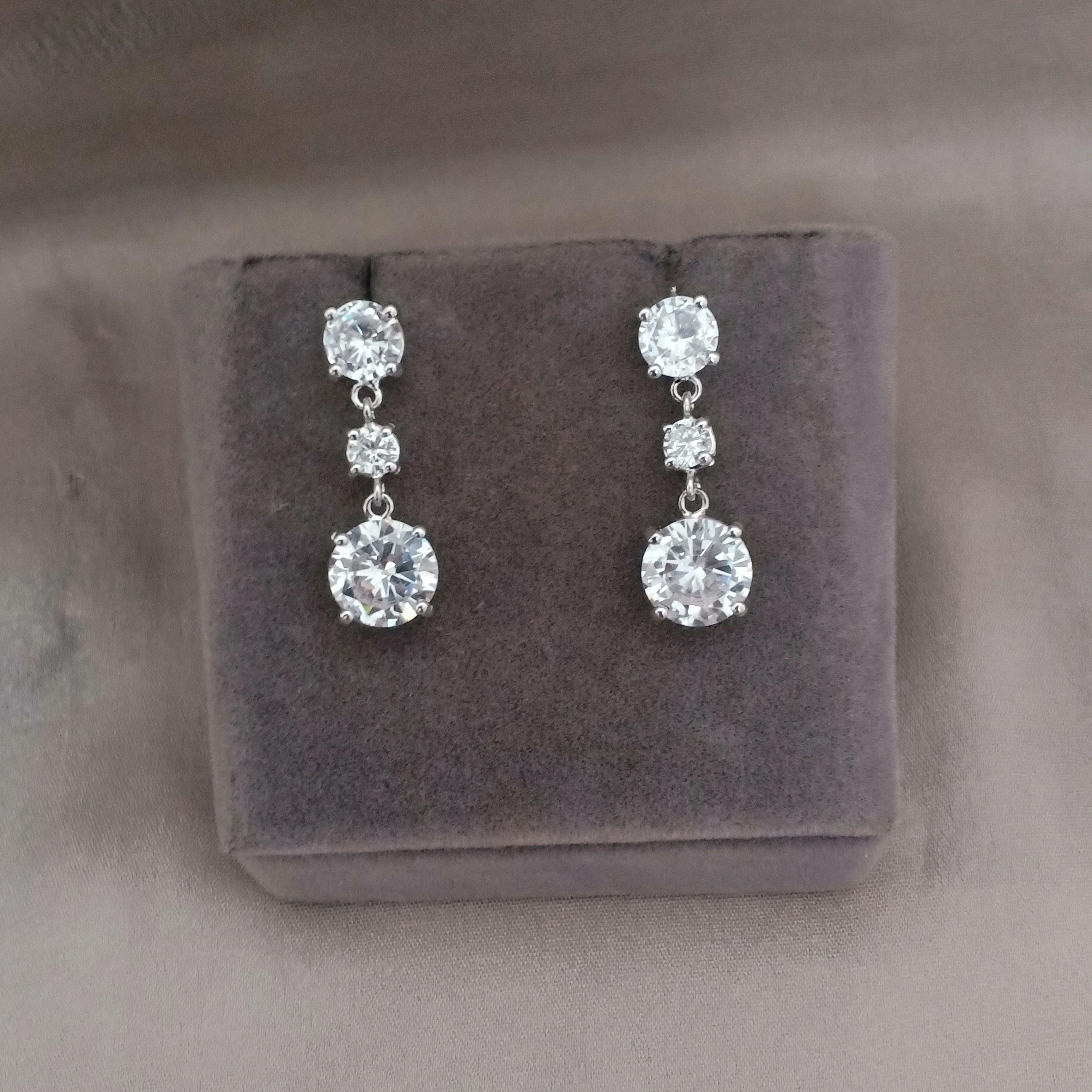 Solitaire Sparkle Earrings - Dyulokha