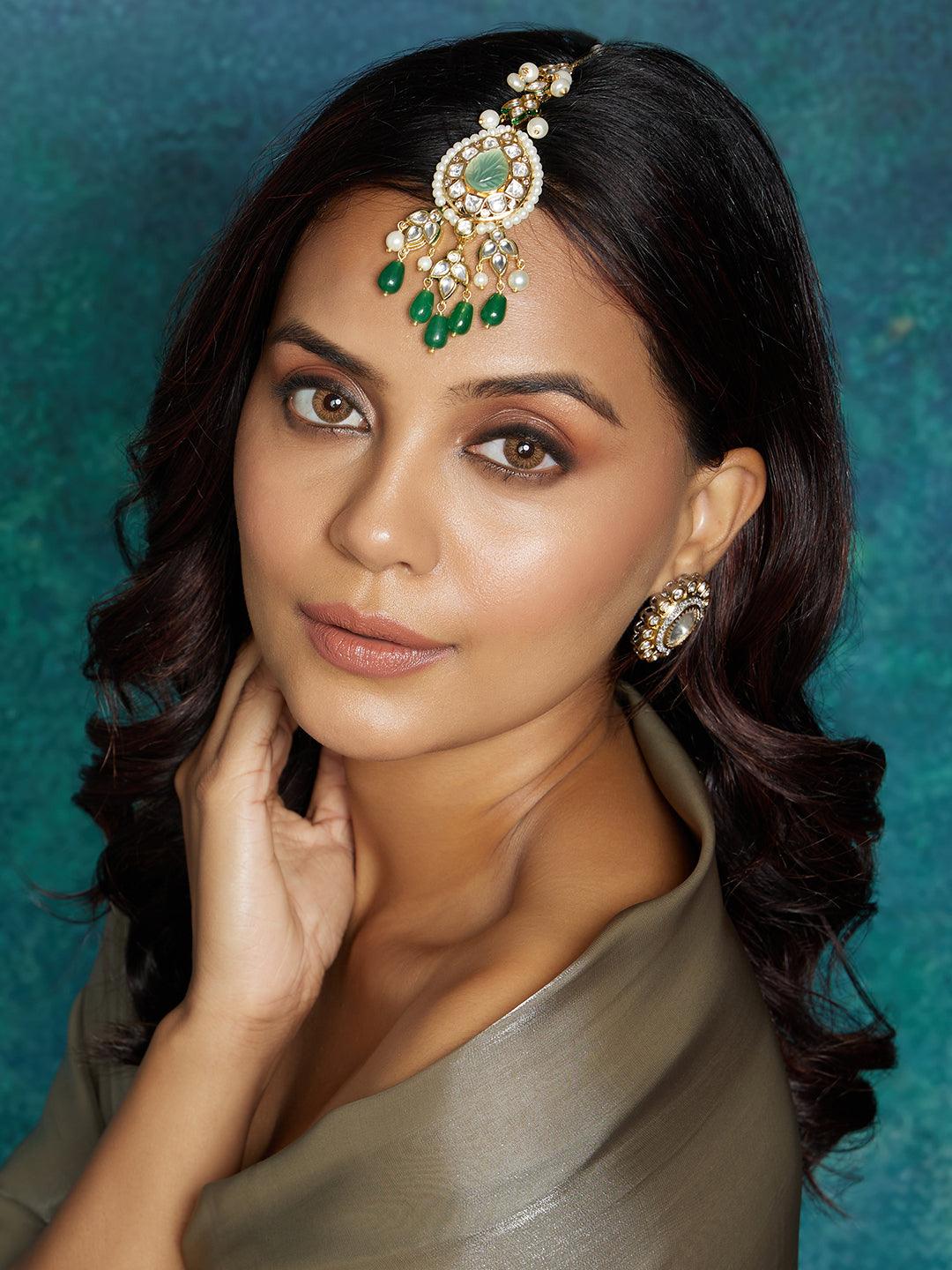 Exquisite Elegance Green Maang Tikka - Dyulokha