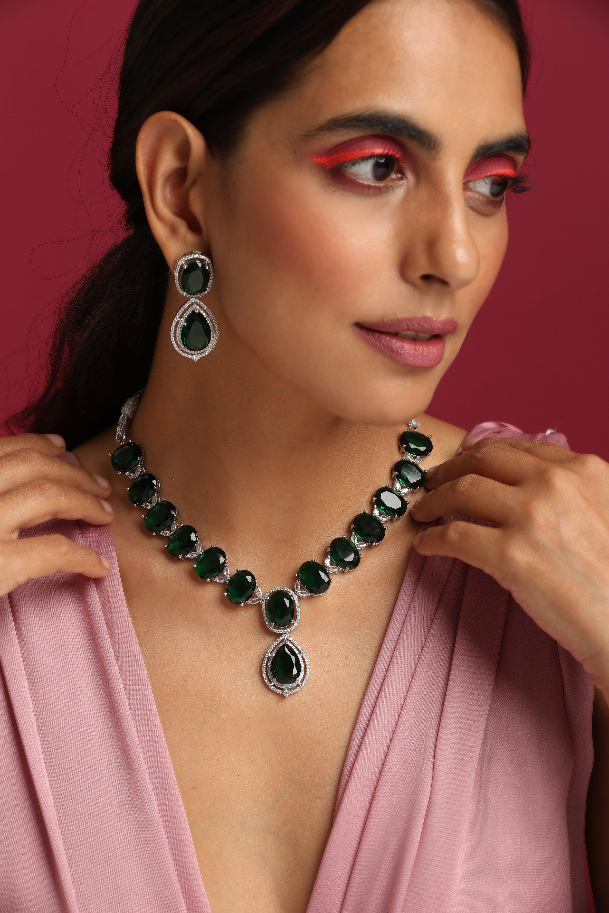Glimmering Emerald Zirconia Necklace Ensemble - Dyulokha