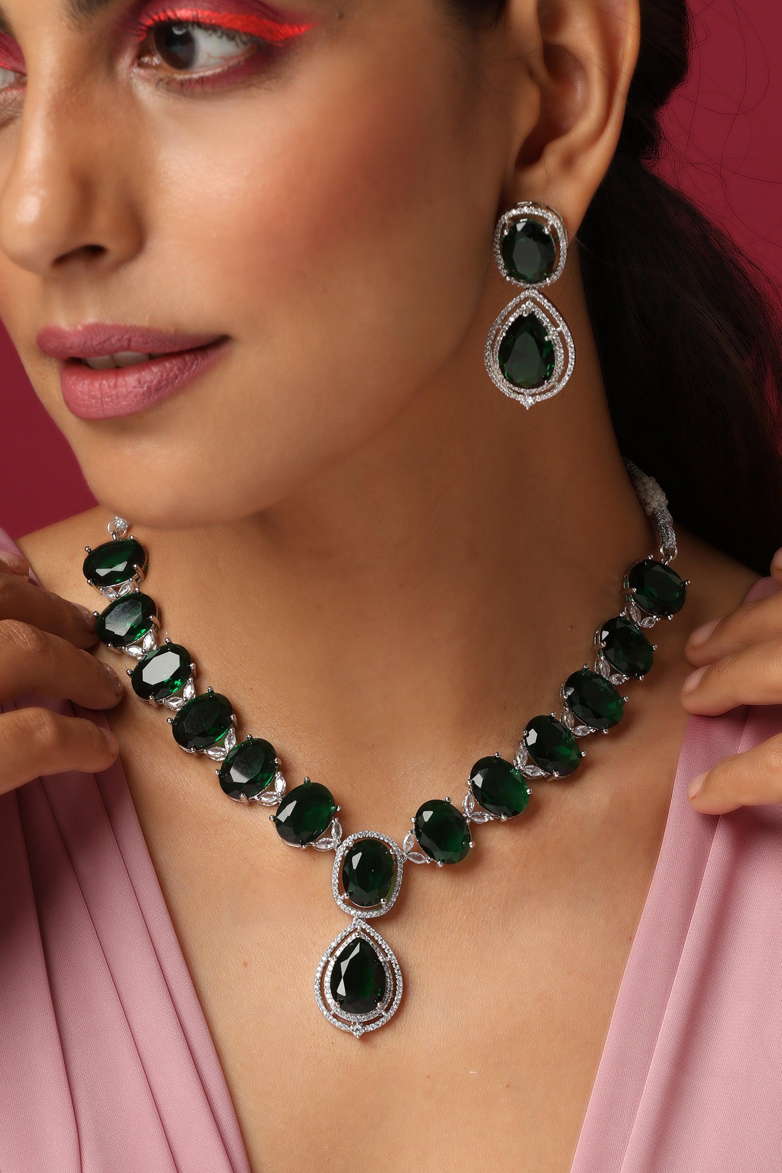 Glimmering Emerald Zirconia Necklace Ensemble - Dyulokha