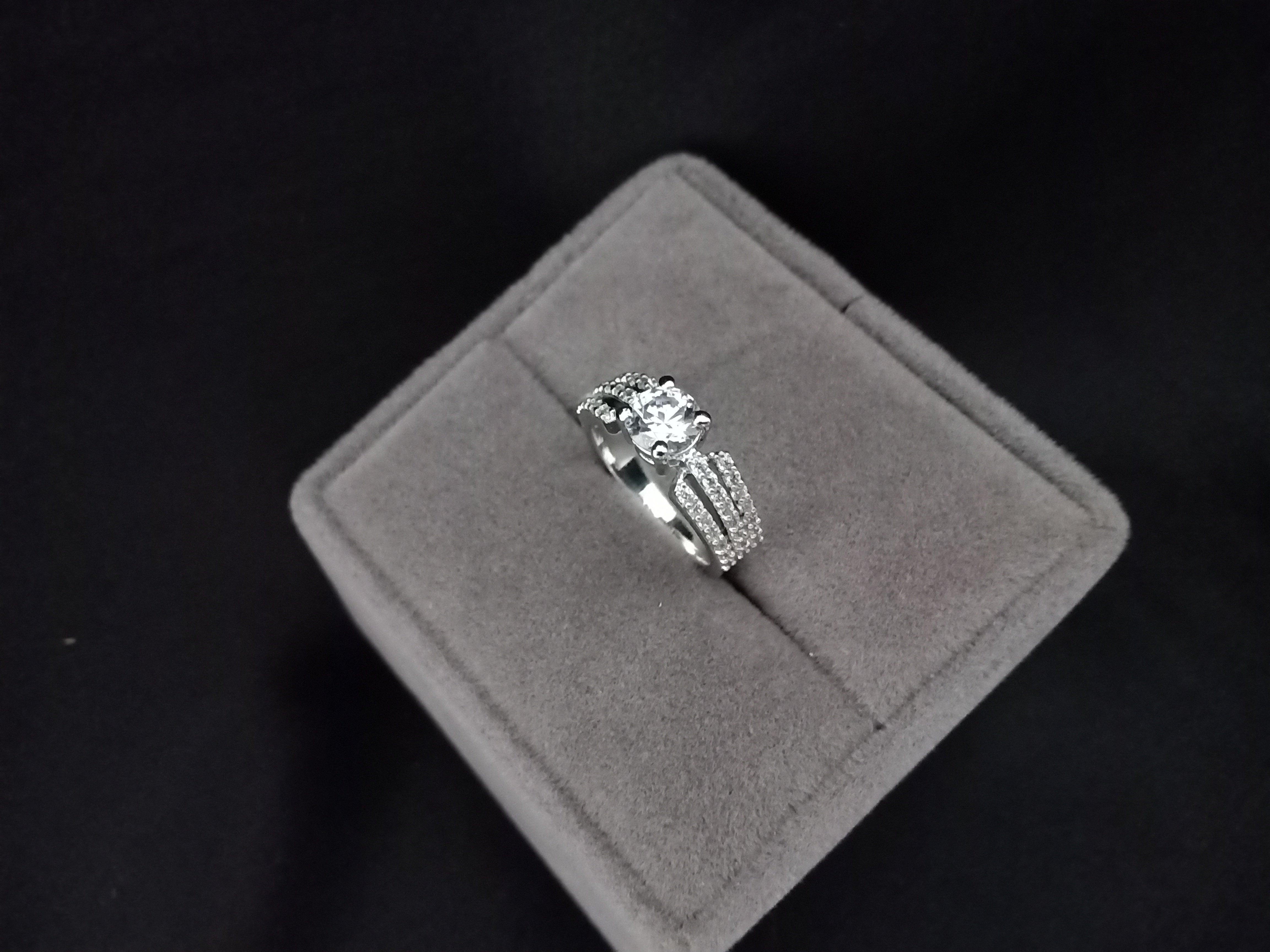 White Gold CZ Sparkle Ring - Dyulokha