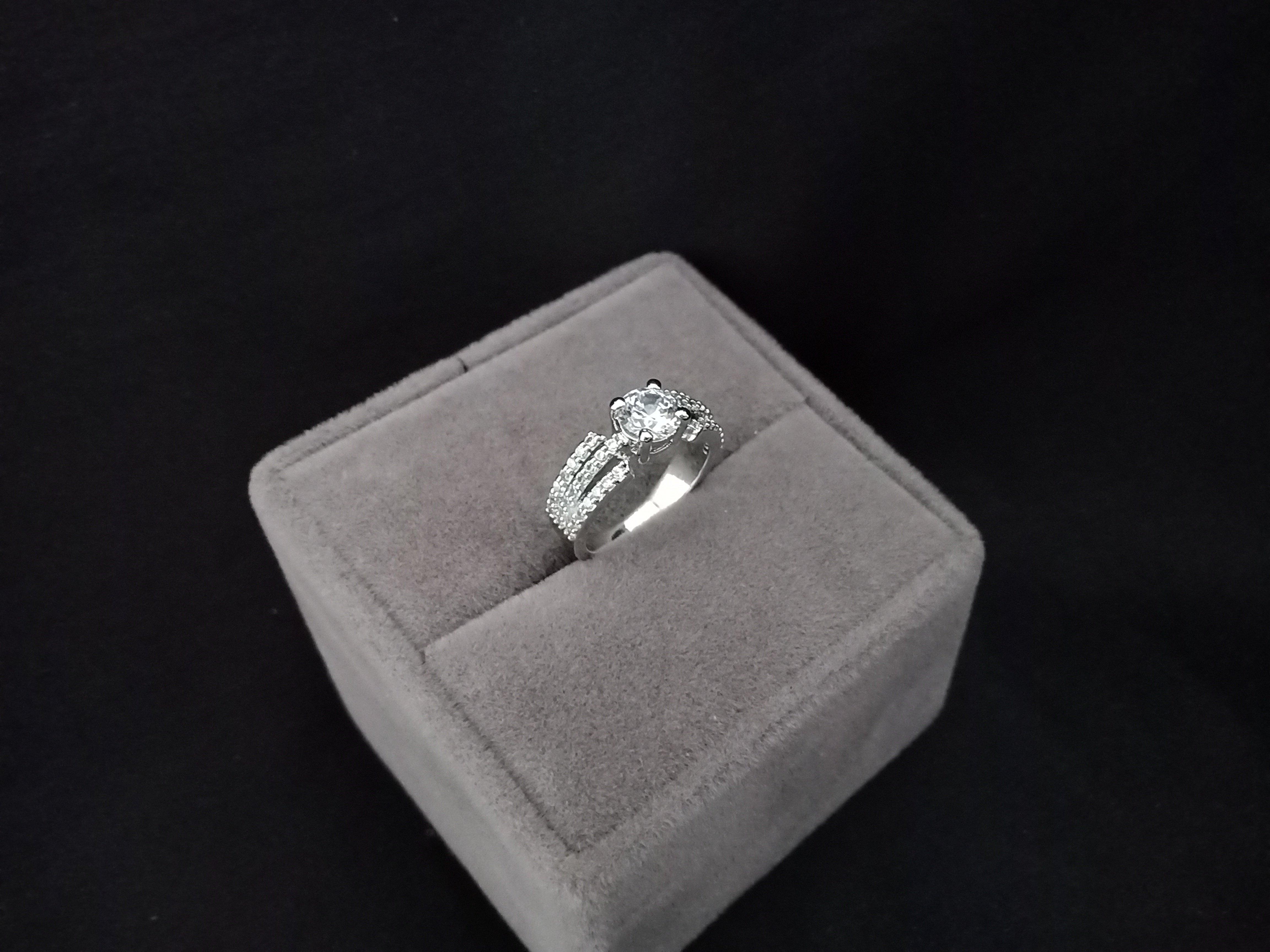 White Gold CZ Sparkle Ring - Dyulokha