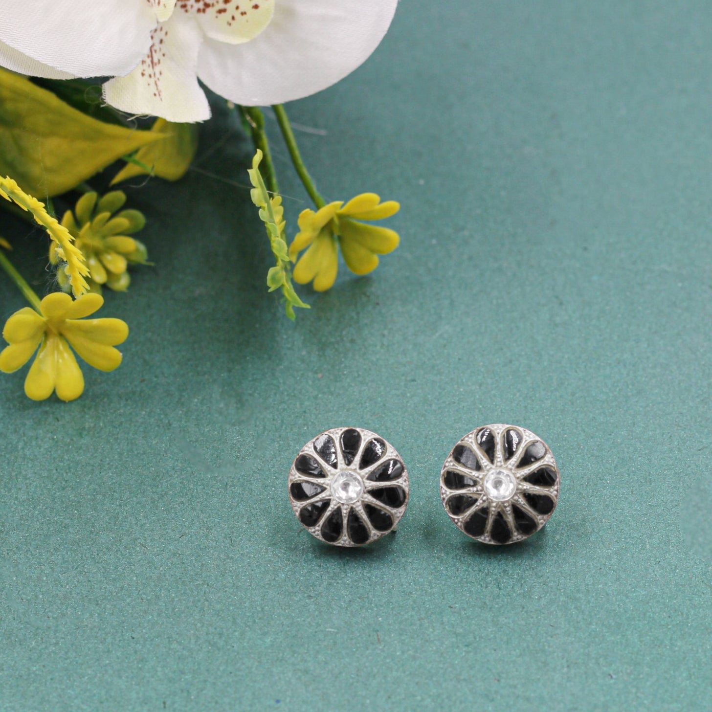 Classic Round Earrings in Polished Silver