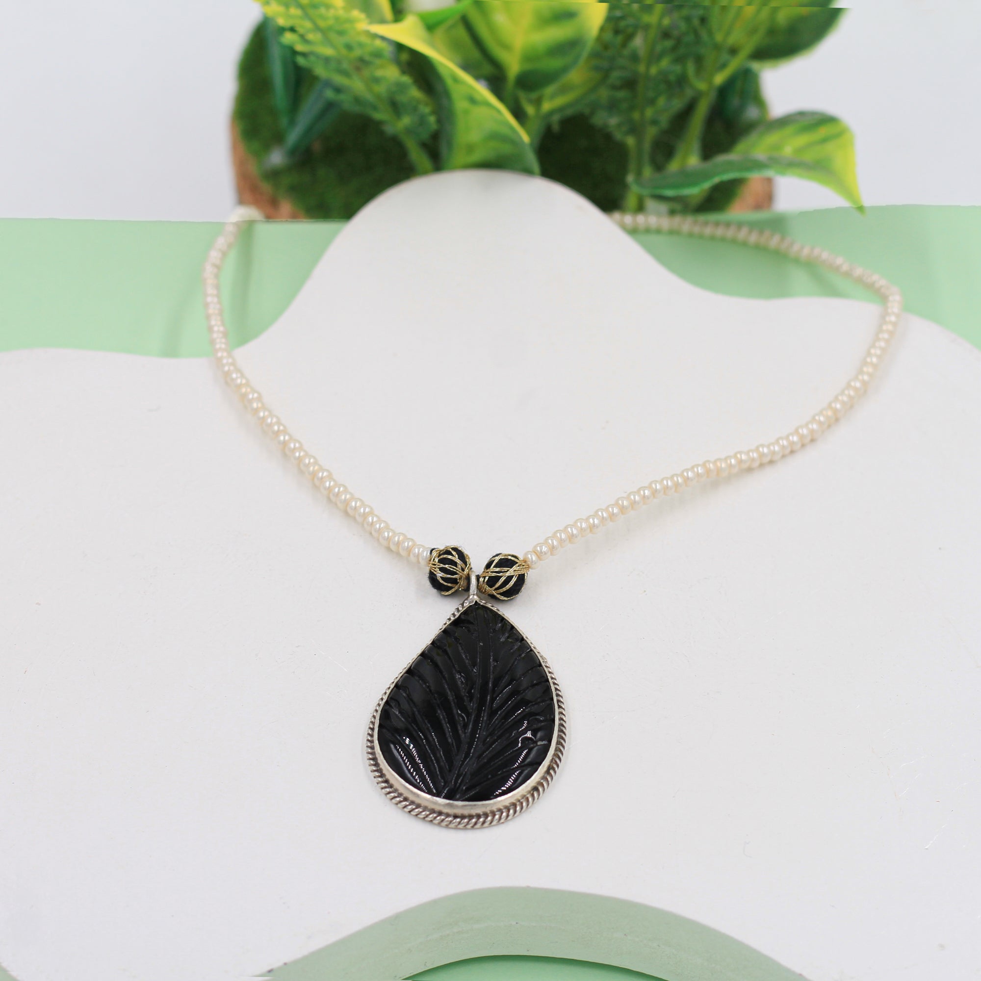 Classic Close-Neck Necklace