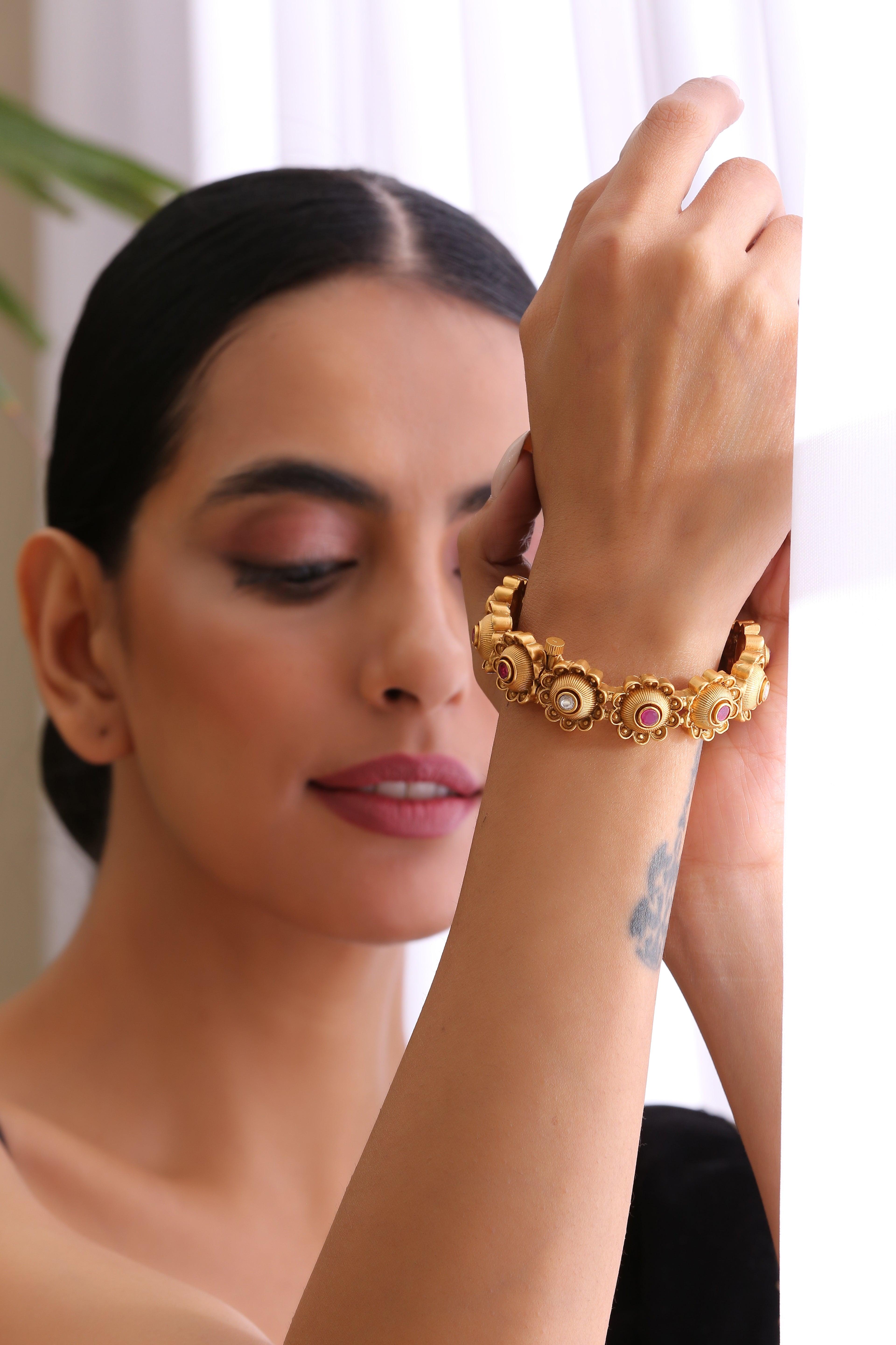 Divine Aura Temple Bangle - Dyulokha