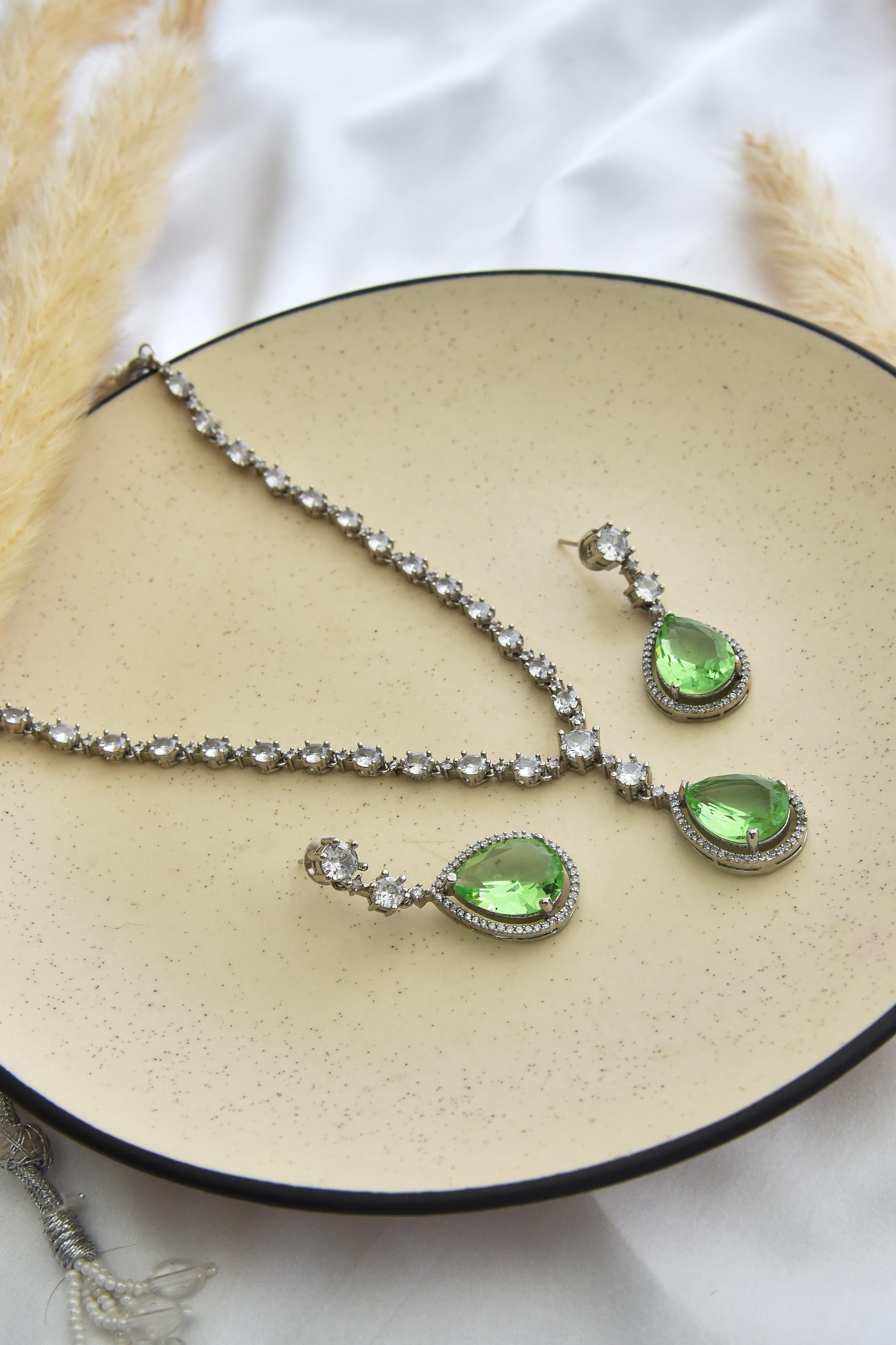 Vibrant Charm Zirconia Necklace Set - Dyulokha