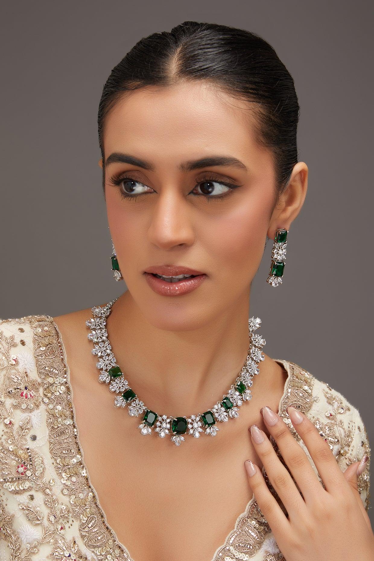 Emerald Elegance Diamond Necklace Set - Dyulokha