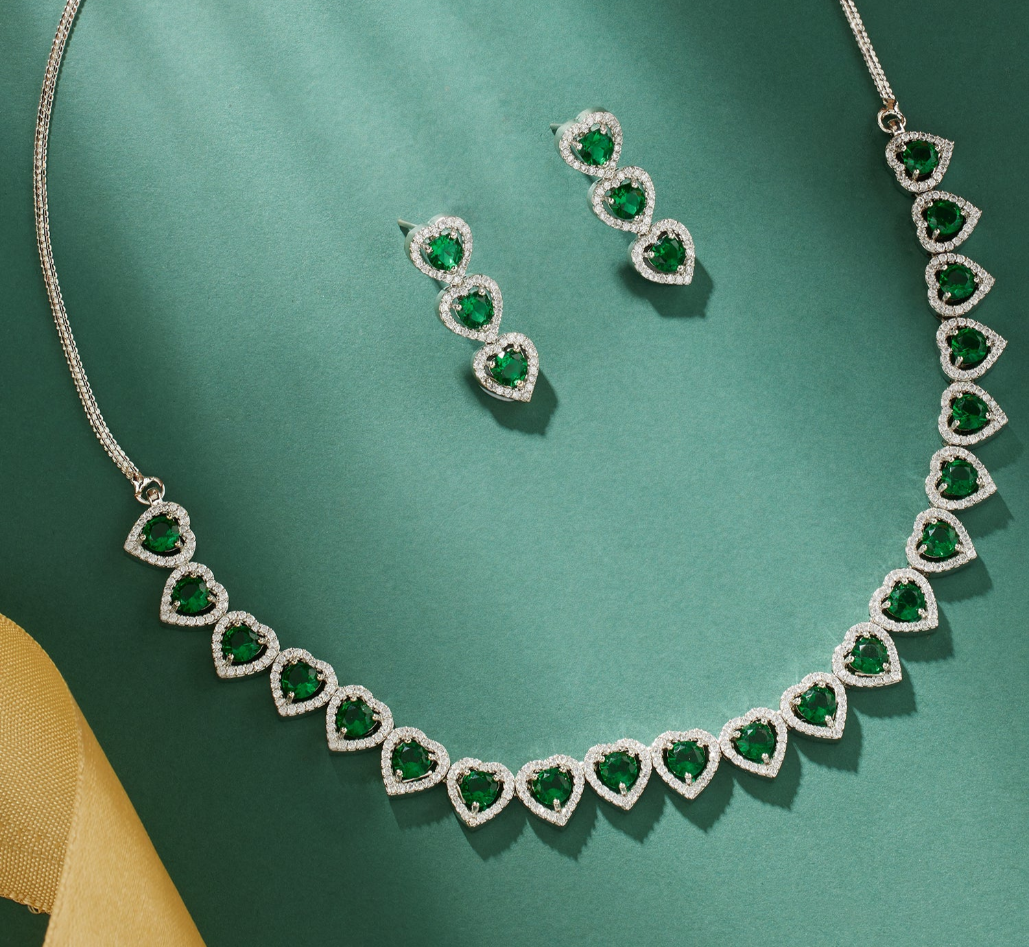 Heartfelt Elegance Emerald Necklace Set