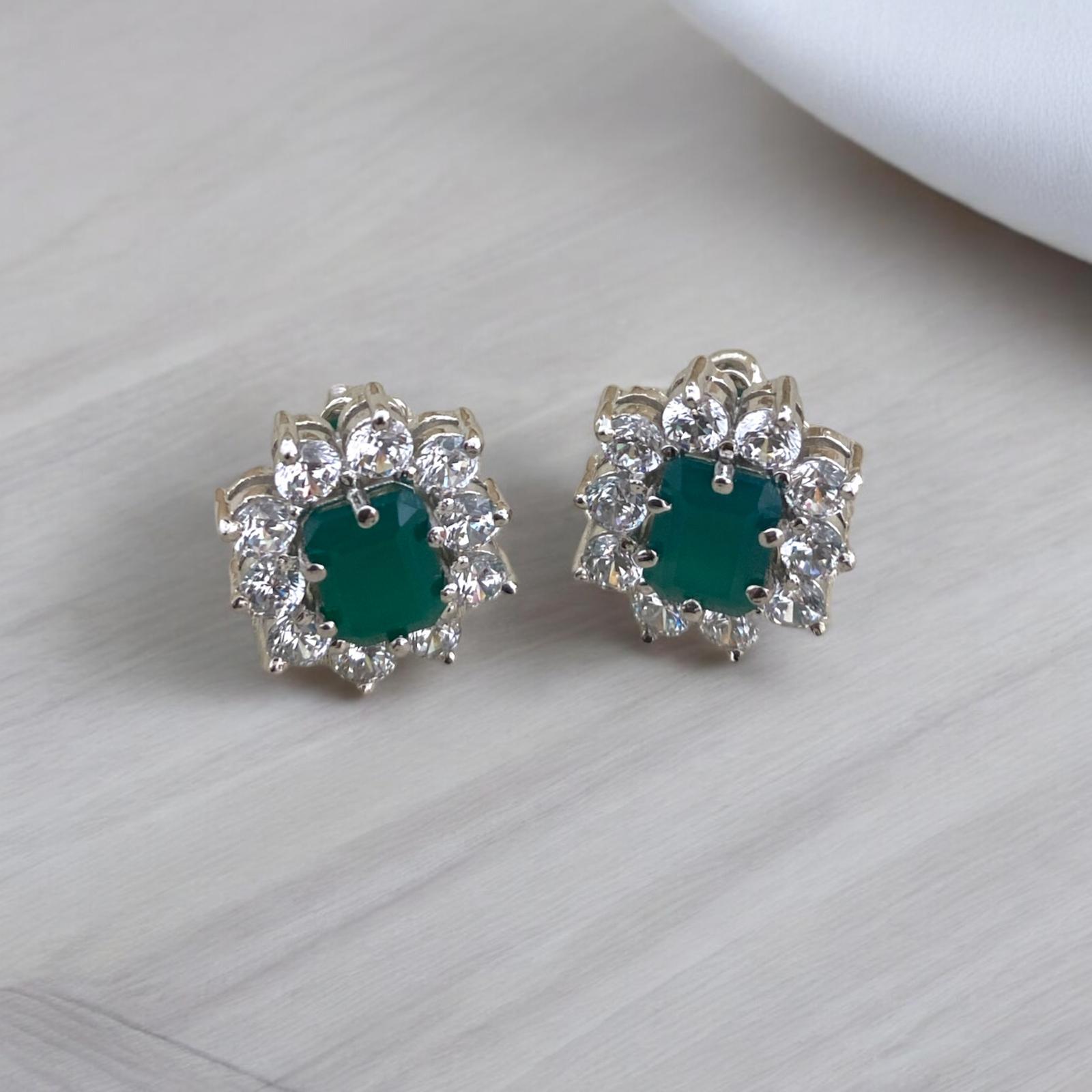 Glimmering Ador Studs - Dyulokha