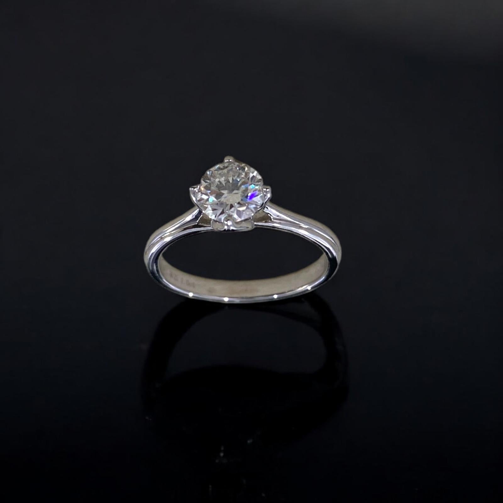 Himmlisch funkelnder Moissanite Delight Ring