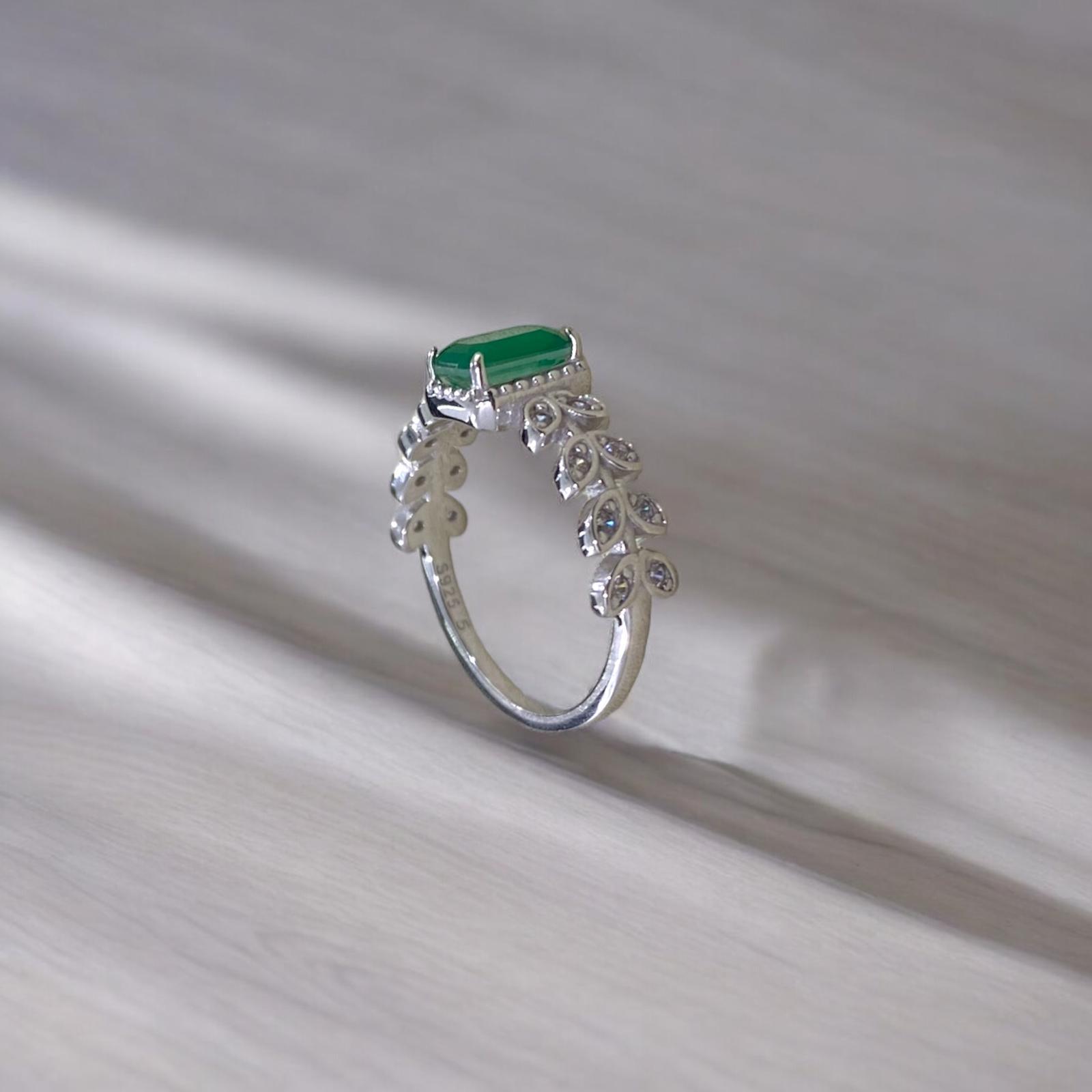 Glimmering Geometry Elegant Ring - Dyulokha
