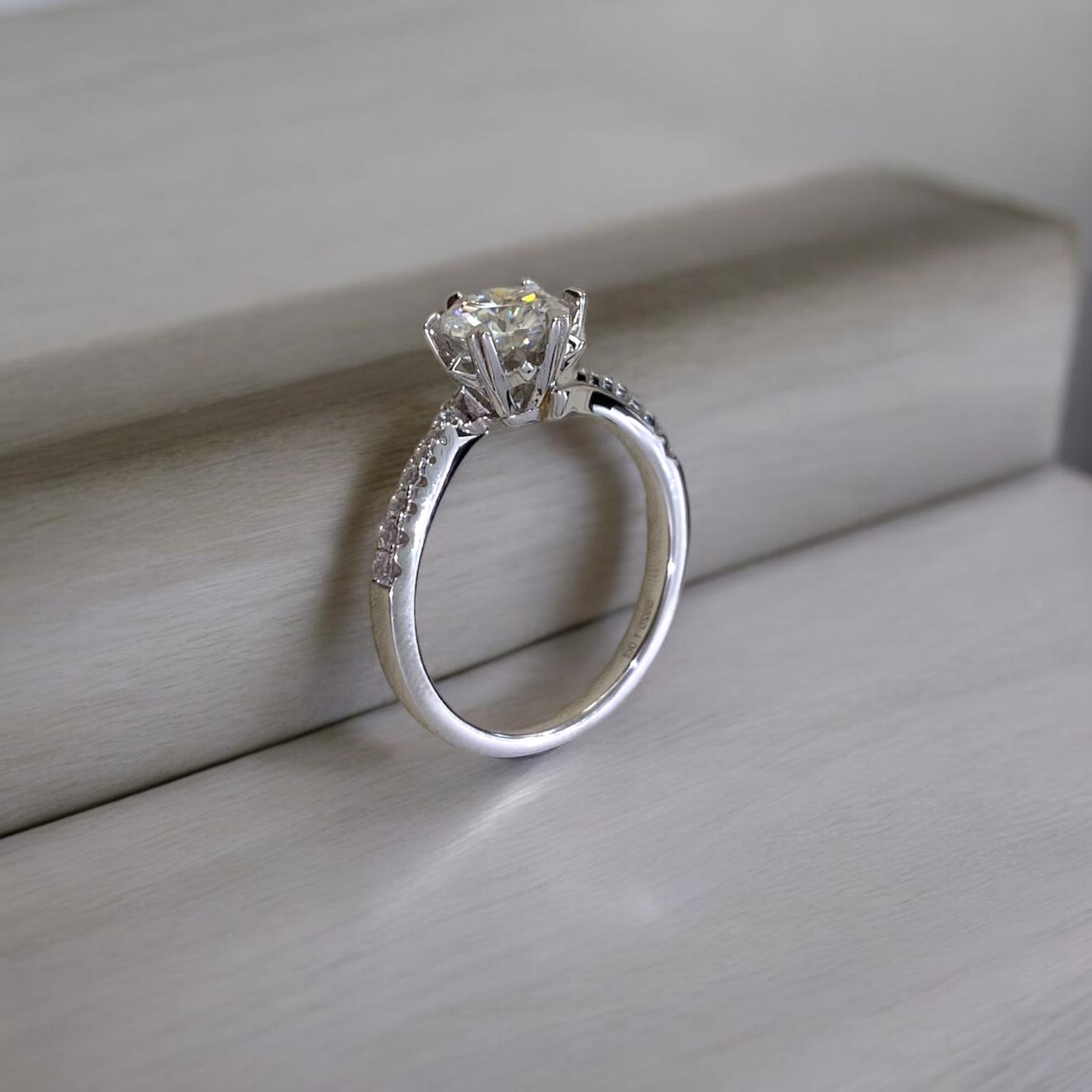 Radiant Glamour Moissanite Majesty Ring - Dyulokha