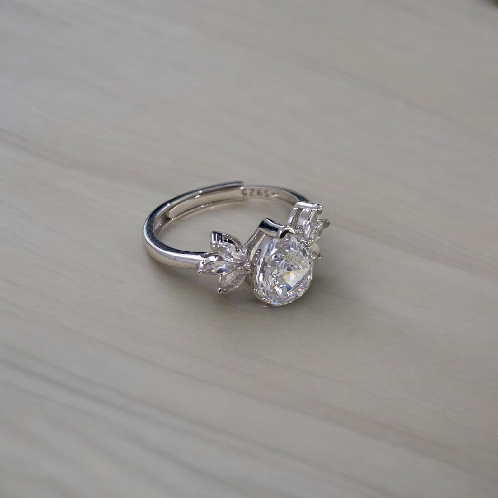 Symmetric Brilliance Diamond Ring - Dyulokha